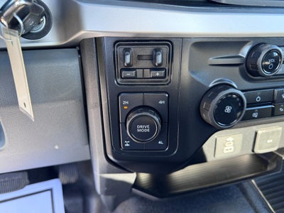 2024 Ford Super Duty F-350 SRW XL / REGULAR CAB / 6.8 LITER GAS V8 / LONG BOX / 1 OWNER / 26K MILES