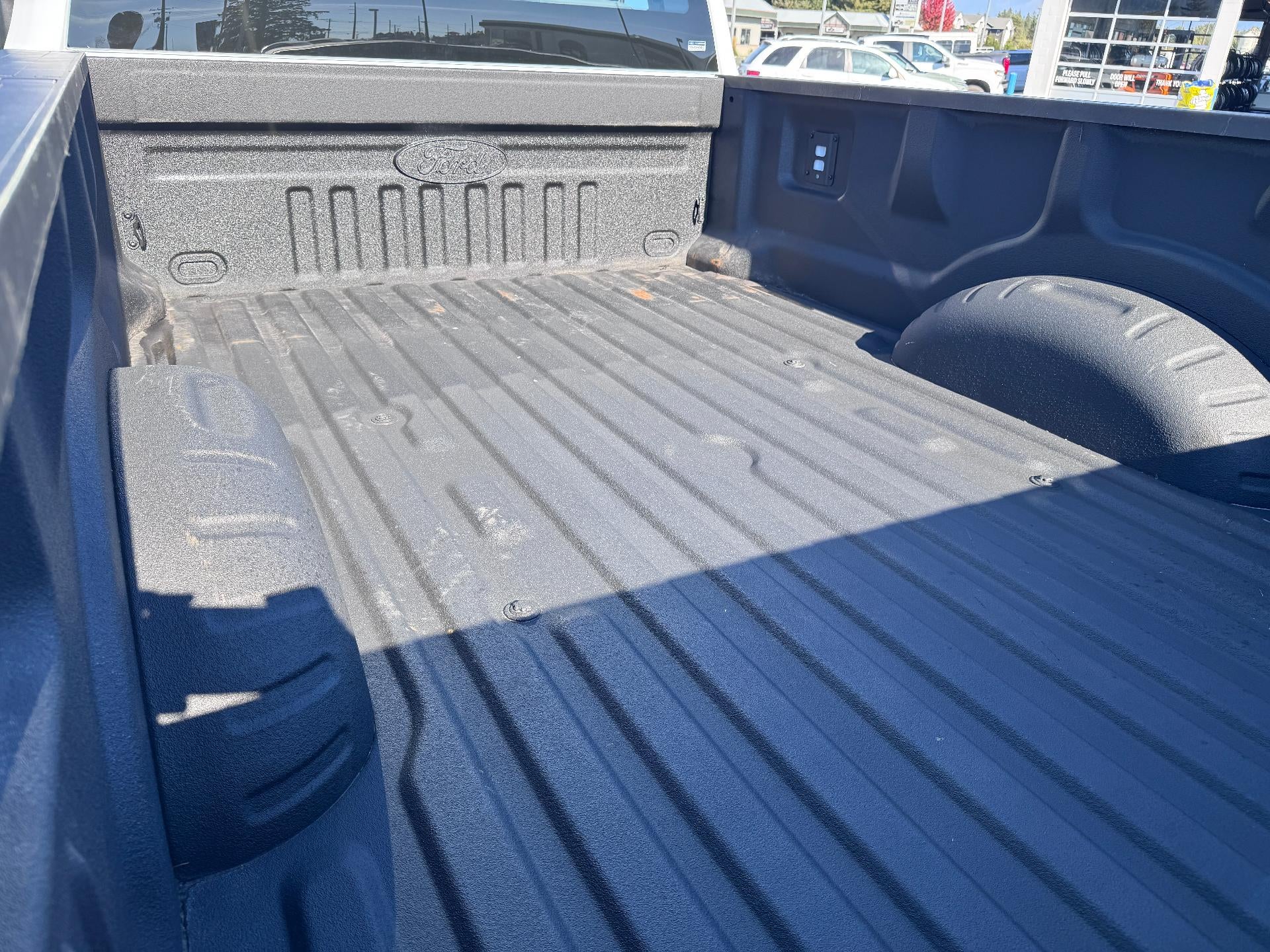 2024 Ford Super Duty F-350 SRW XL / REGULAR CAB / 6.8 LITER GAS V8 / LONG BOX / 1 OWNER / 26K MILES
