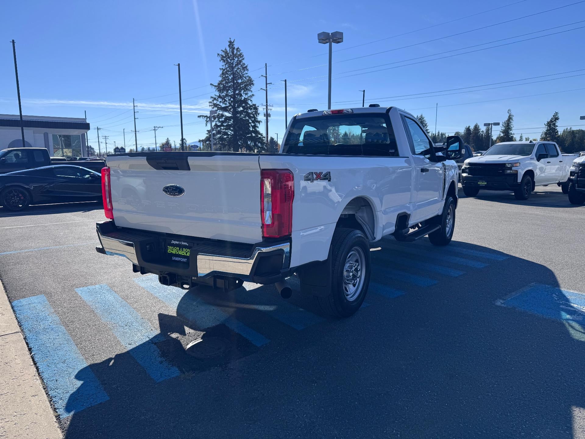2024 Ford Super Duty F-350 SRW XL / REGULAR CAB / 6.8 LITER GAS V8 / LONG BOX / 1 OWNER / 26K MILES