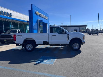 2024 Ford Super Duty F-350 SRW XL / REGULAR CAB / 6.8 LITER GAS V8 / LONG BOX / 1 OWNER / 26K MILES