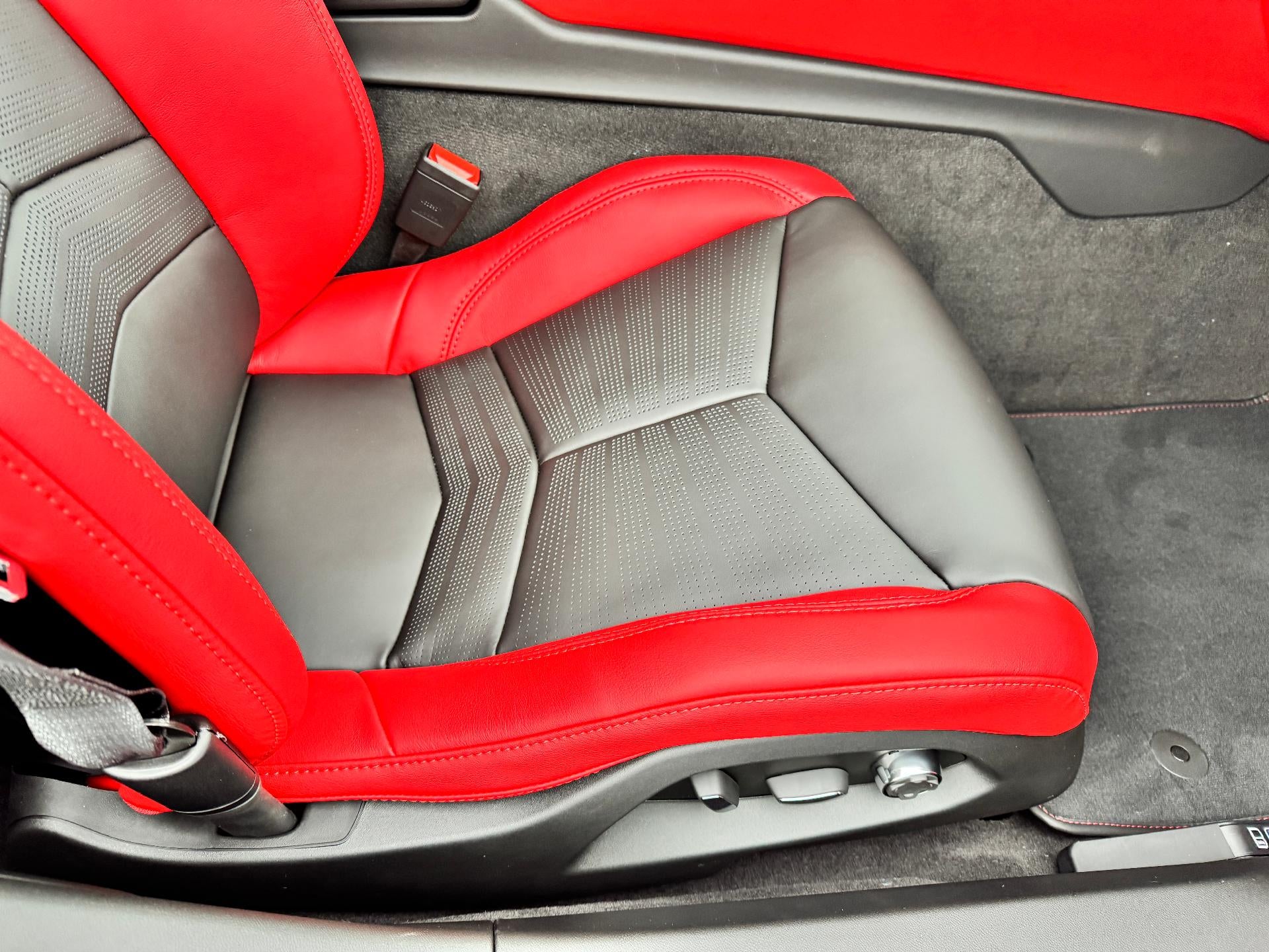 2026 Chevrolet Corvette Z06 3LZ / COUPE / 670 HORSEPOWER / FRONT LIFT / 2 TONE SEATS