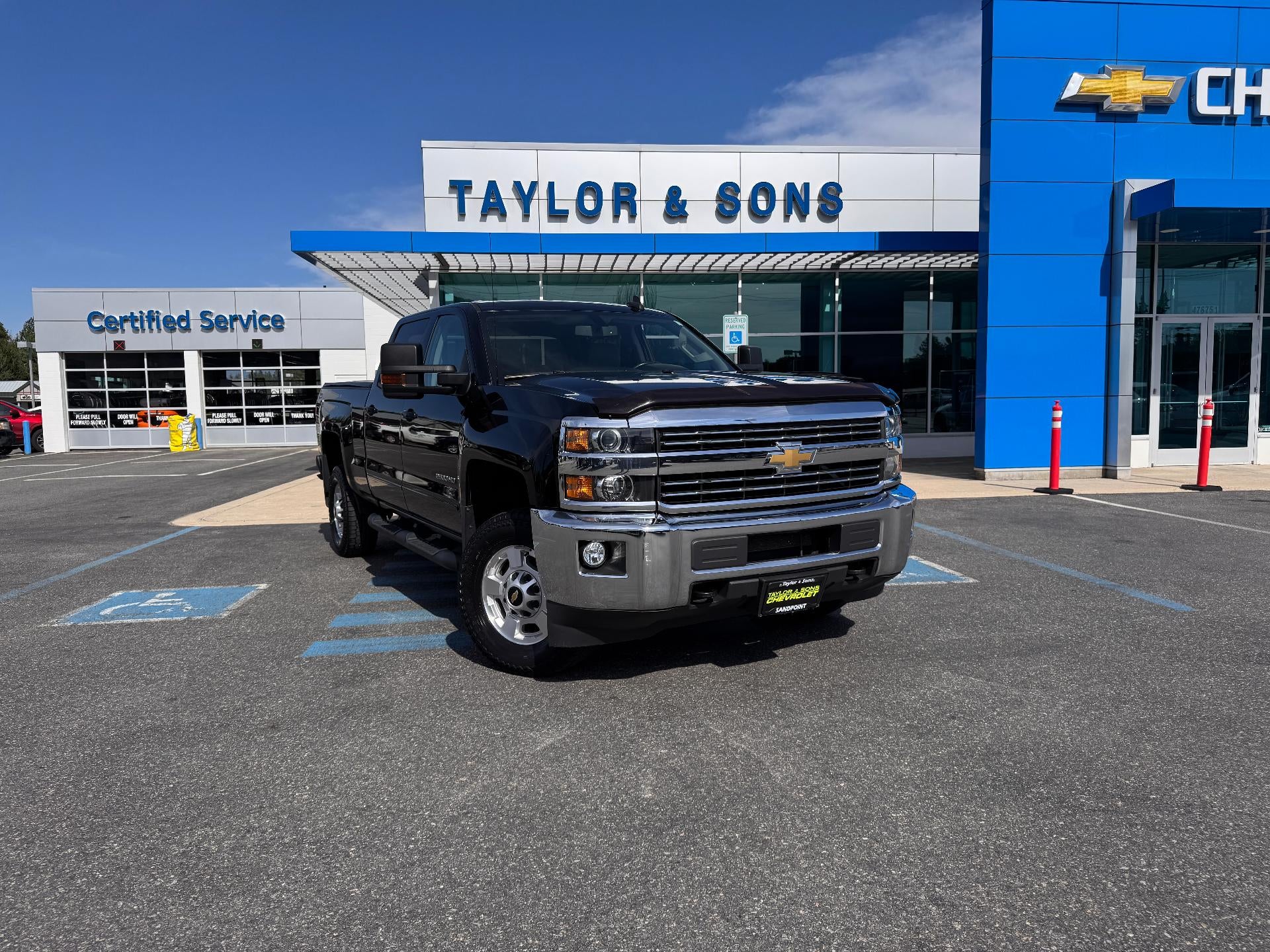2017 Chevrolet Silverado 2500 HD LT / CREW / 6.0 LITER GAS V8 / STANDARD BOX / 1 OWNER / 80K MILES