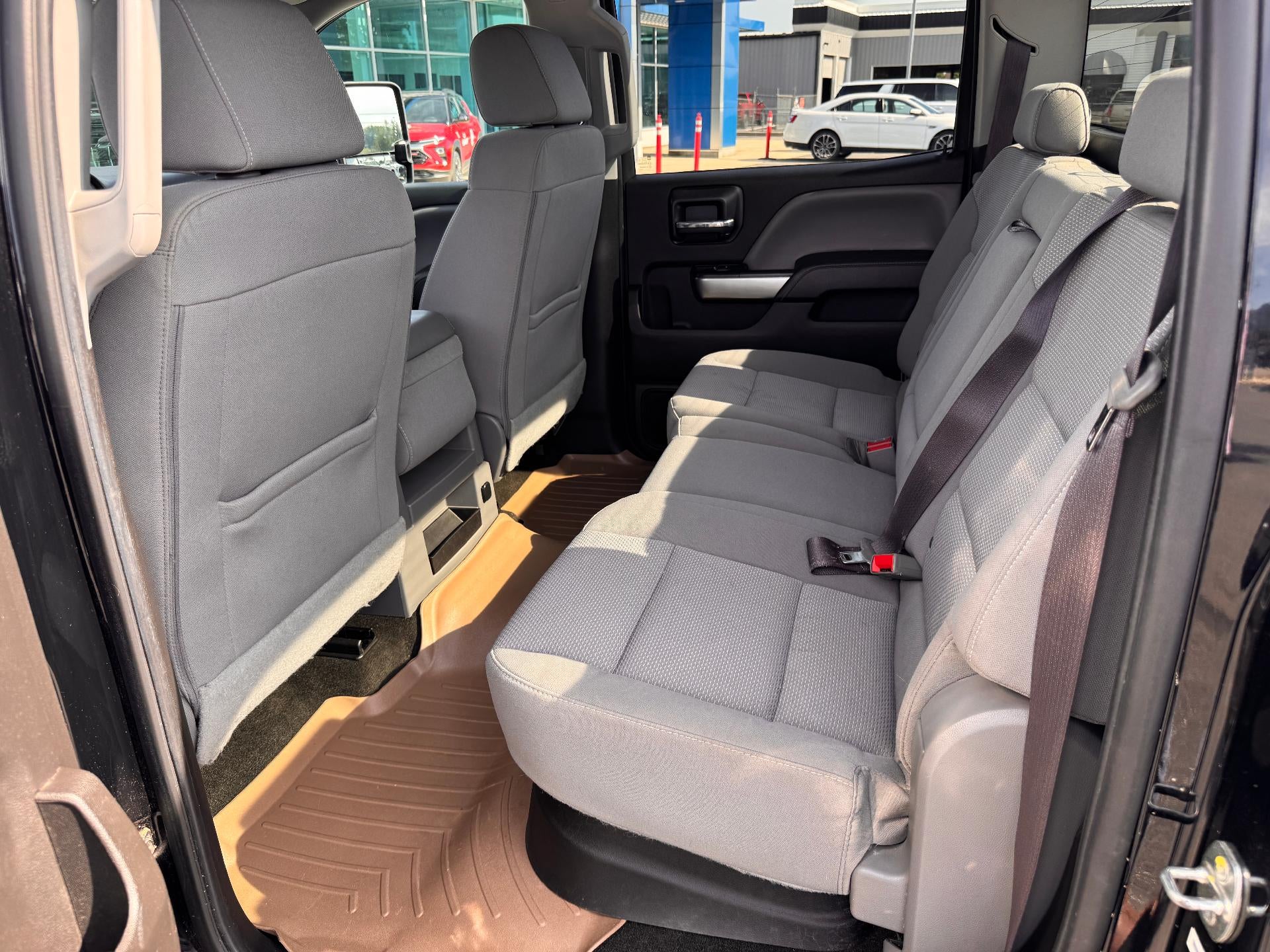 2017 Chevrolet Silverado 2500 HD LT / CREW / 6.0 LITER GAS V8 / STANDARD BOX / 1 OWNER / 80K MILES
