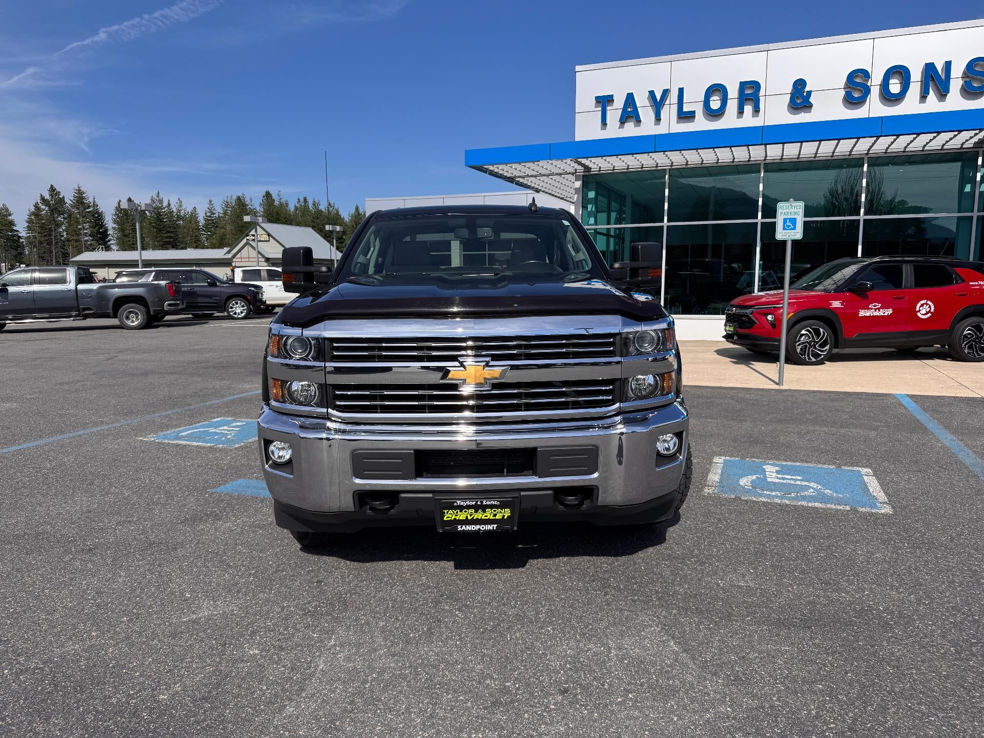 2017 Chevrolet Silverado 2500 HD LT / CREW / 6.0 LITER GAS V8 / STANDARD BOX / 1 OWNER / 80K MILES