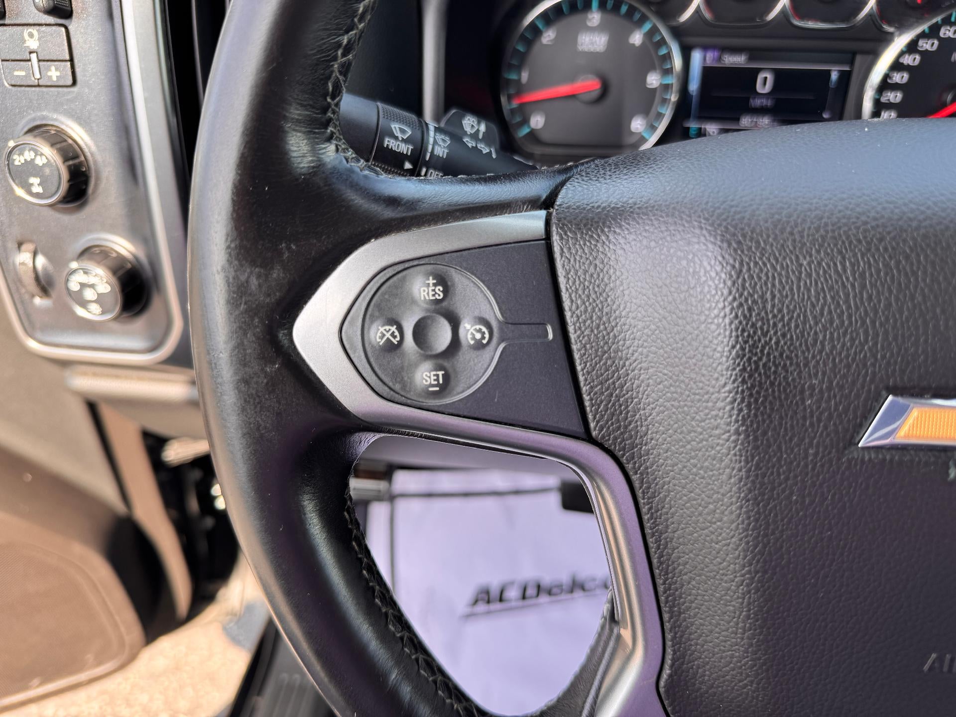 2017 Chevrolet Silverado 2500 HD LT / CREW / 6.0 LITER GAS V8 / STANDARD BOX / 1 OWNER / 80K MILES