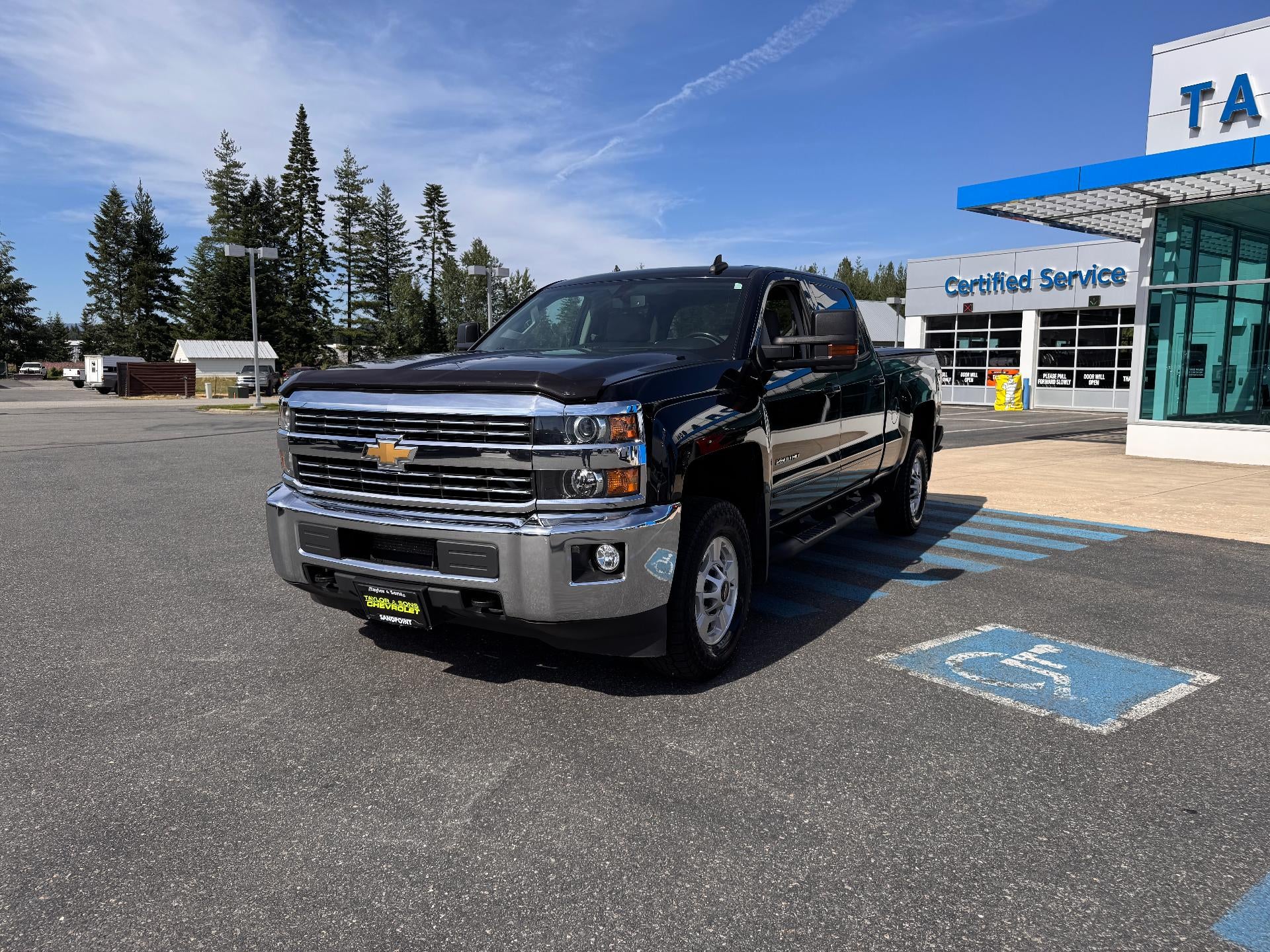 2017 Chevrolet Silverado 2500 HD LT / CREW / 6.0 LITER GAS V8 / STANDARD BOX / 1 OWNER / 80K MILES
