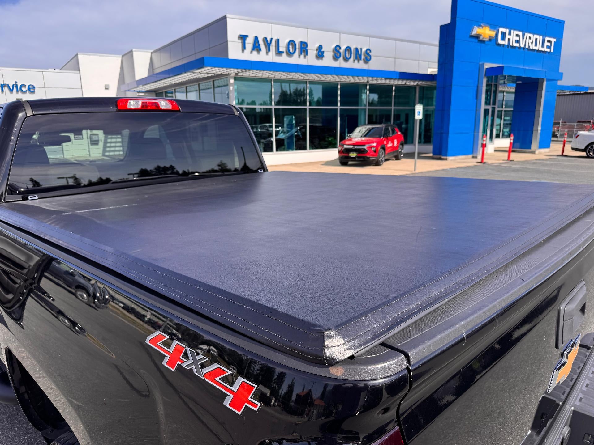 2017 Chevrolet Silverado 2500 HD LT / CREW / 6.0 LITER GAS V8 / STANDARD BOX / 1 OWNER / 80K MILES