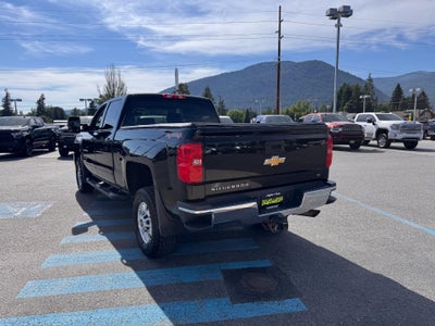 2017 Chevrolet Silverado 2500 HD LT / CREW / 6.0 LITER GAS V8 / STANDARD BOX / 1 OWNER / 80K MILES