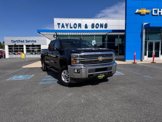 2017 Chevrolet Silverado 2500 HD LT / CREW / 6.0 LITER GAS V8 / STANDARD BOX / 1 OWNER / 80K MILES