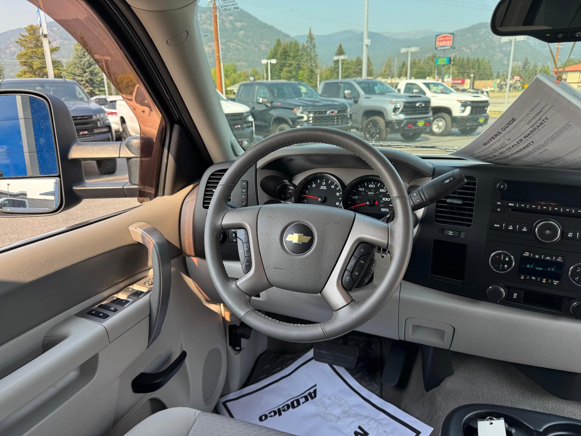 2012 Chevrolet Silverado 2500 HD LT / 2 WHEEL DRIVE / EXTENDED CAB / LONG BOX / 6.0 GAS V8 / 1 OWNER