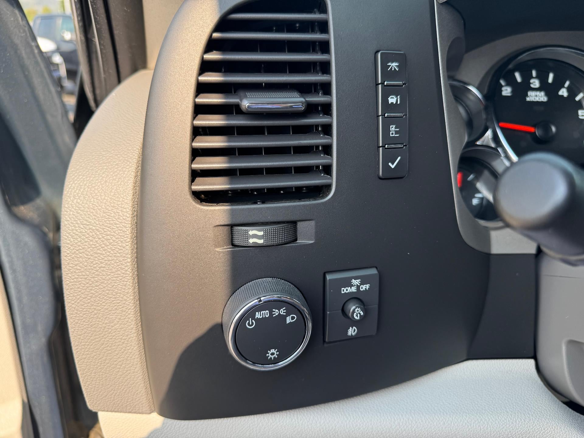 2012 Chevrolet Silverado 2500 HD LT / 2 WHEEL DRIVE / EXTENDED CAB / LONG BOX / 6.0 GAS V8 / 1 OWNER