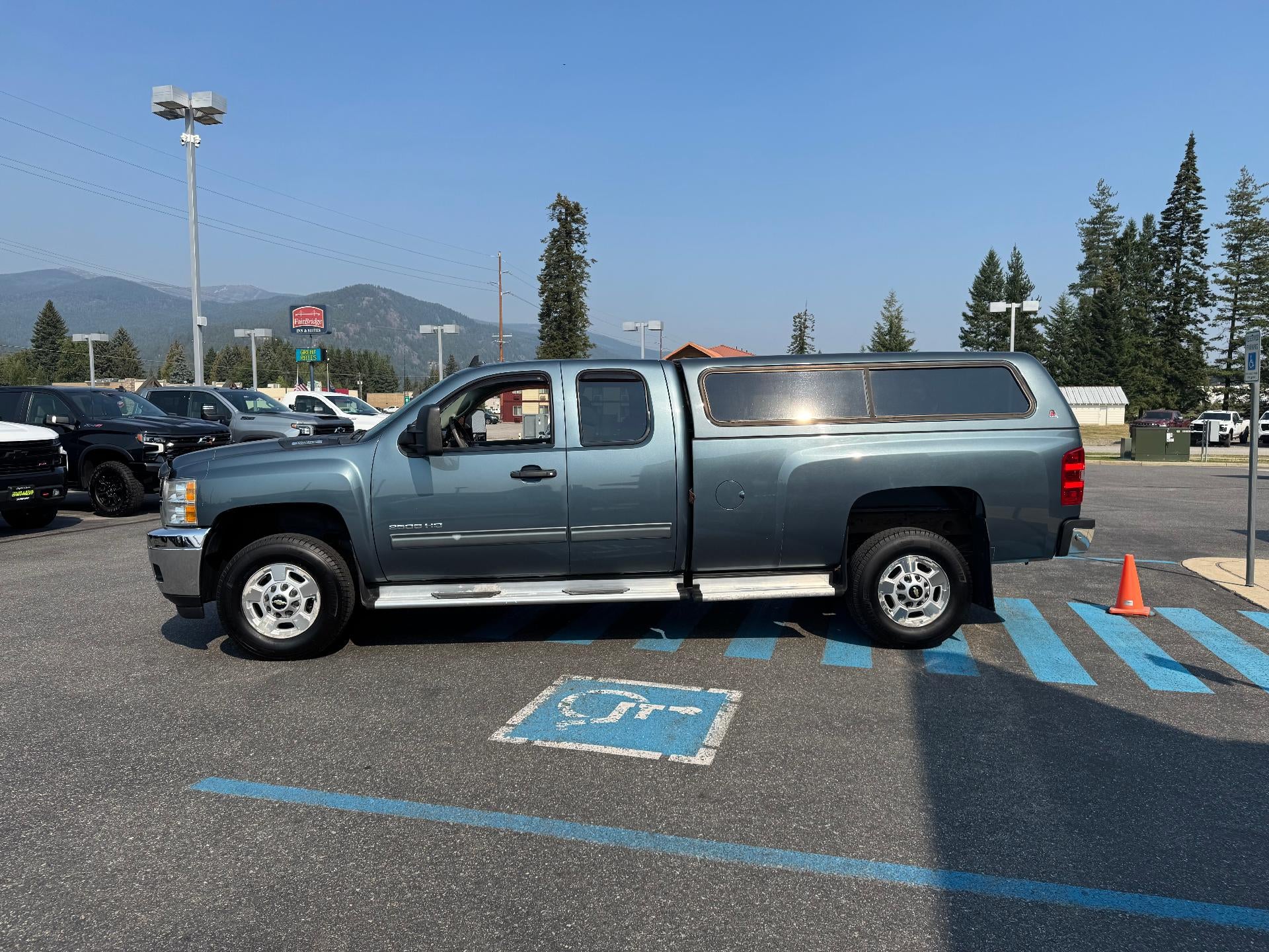 2012 Chevrolet Silverado 2500 HD LT / 2 WHEEL DRIVE / EXTENDED CAB / LONG BOX / 6.0 GAS V8 / 1 OWNER