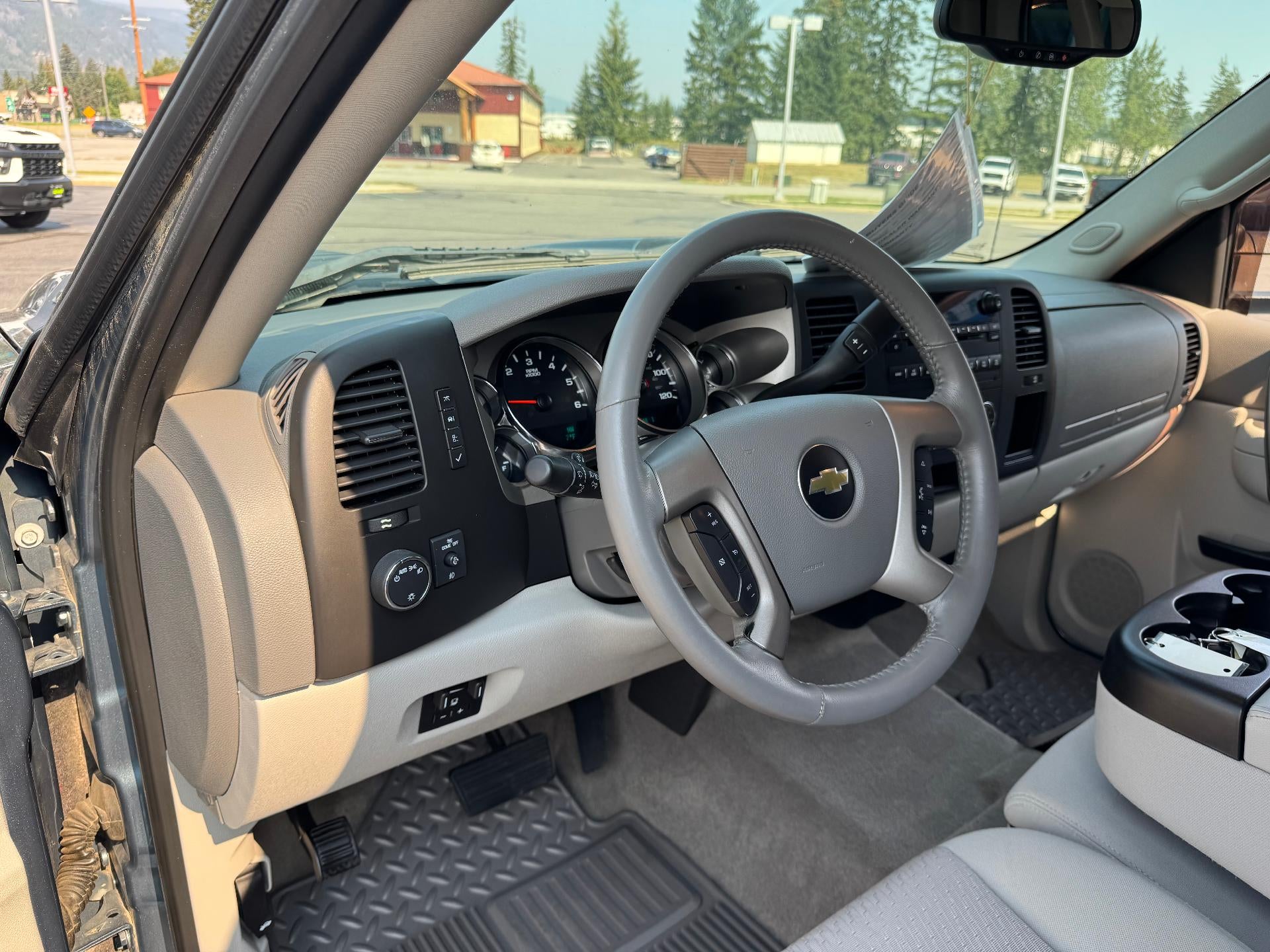 2012 Chevrolet Silverado 2500 HD LT / 2 WHEEL DRIVE / EXTENDED CAB / LONG BOX / 6.0 GAS V8 / 1 OWNER
