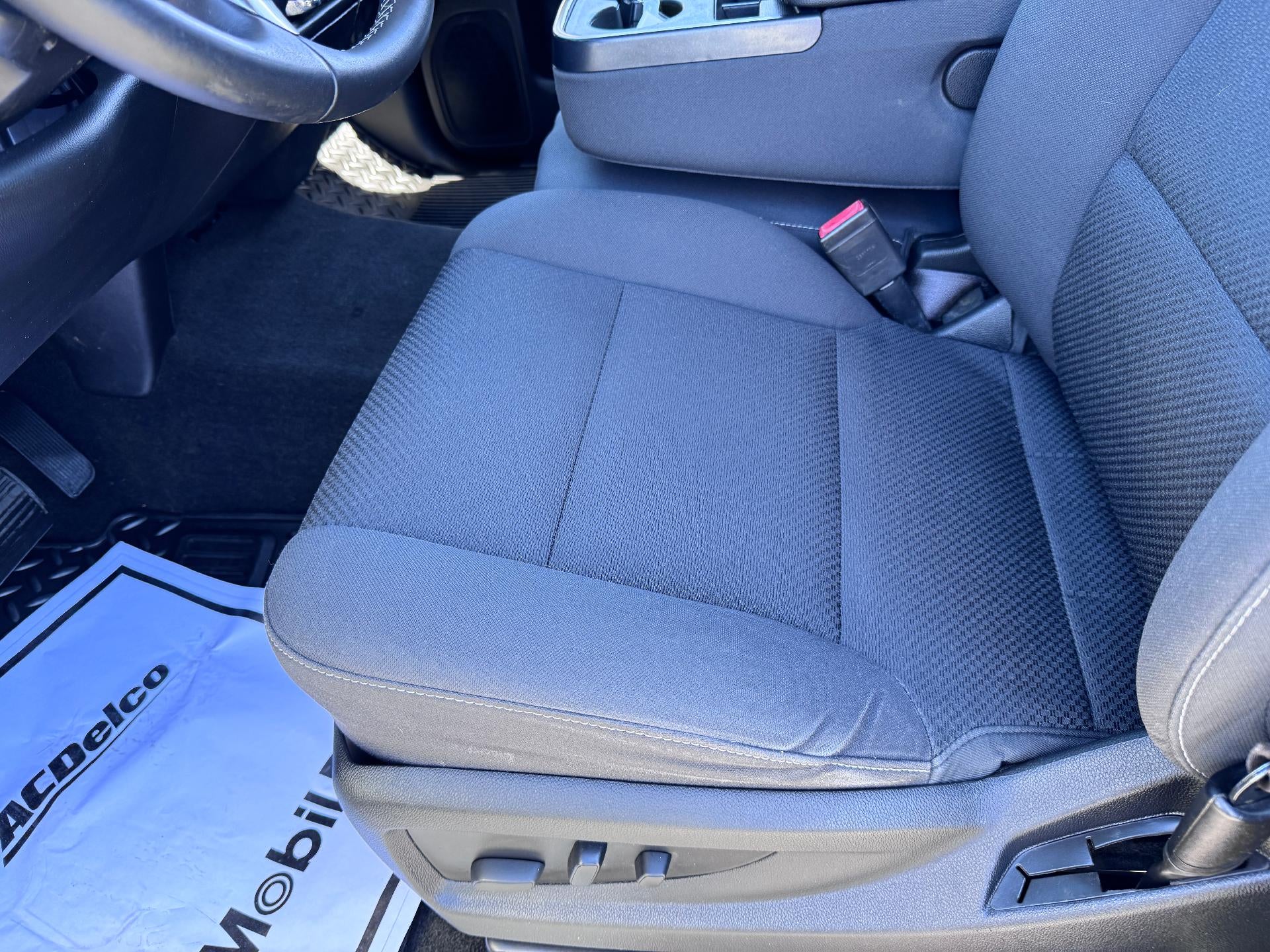 2017 Chevrolet Silverado 2500 HD LT / DOUBLE CAB / DMAX DIESEL / Z71 OFF ROAD / STANDARD BOX / 1 OWNER / LOCAL TRADE