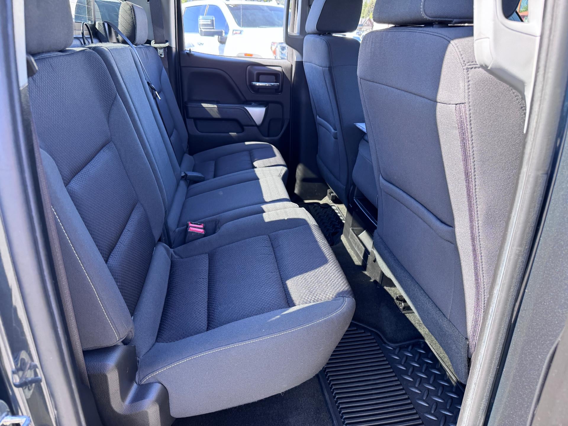 2017 Chevrolet Silverado 2500 HD LT / DOUBLE CAB / DMAX DIESEL / Z71 OFF ROAD / STANDARD BOX / 1 OWNER / LOCAL TRADE