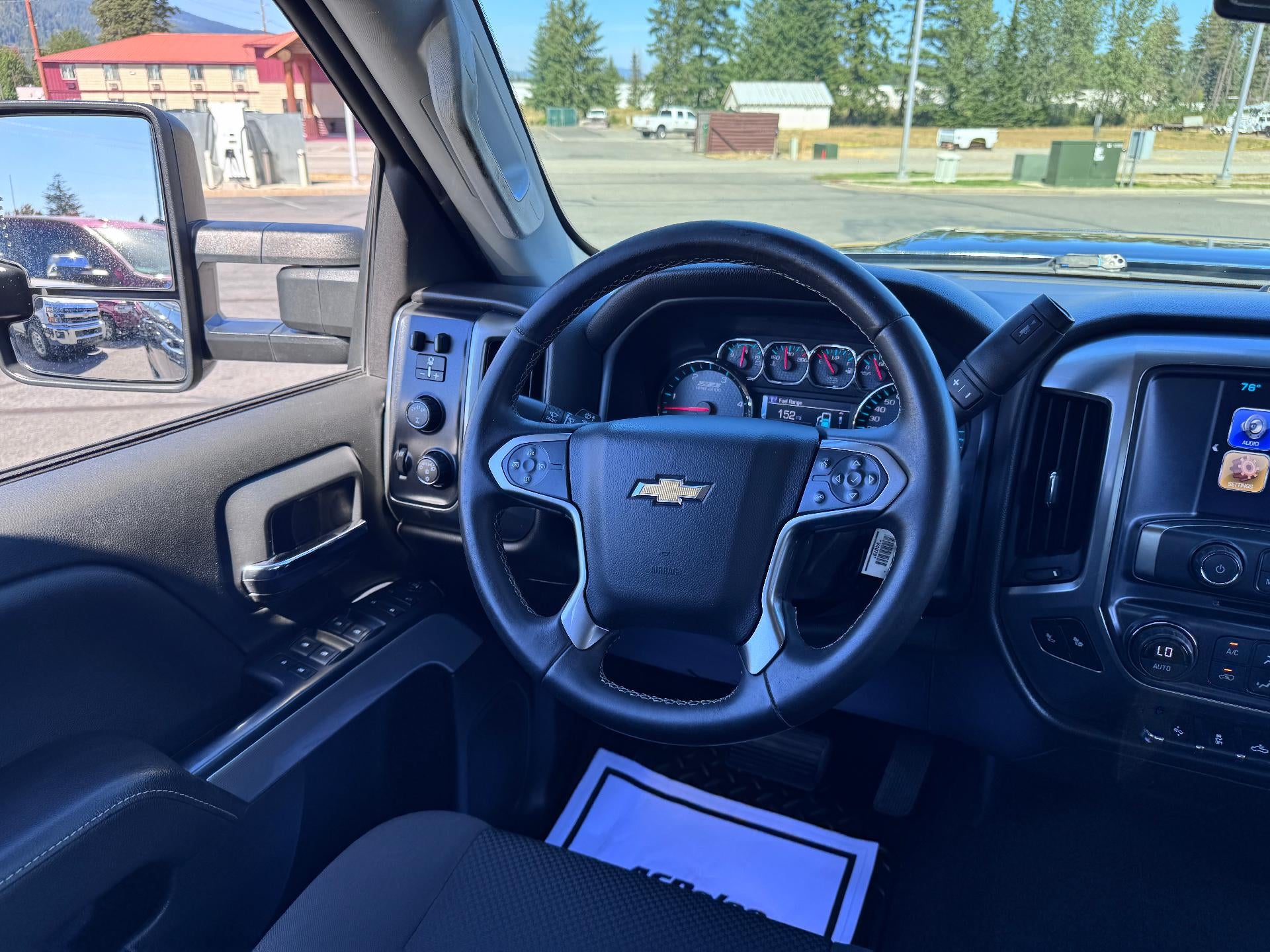 2017 Chevrolet Silverado 2500 HD LT / DOUBLE CAB / DMAX DIESEL / Z71 OFF ROAD / STANDARD BOX / 1 OWNER / LOCAL TRADE