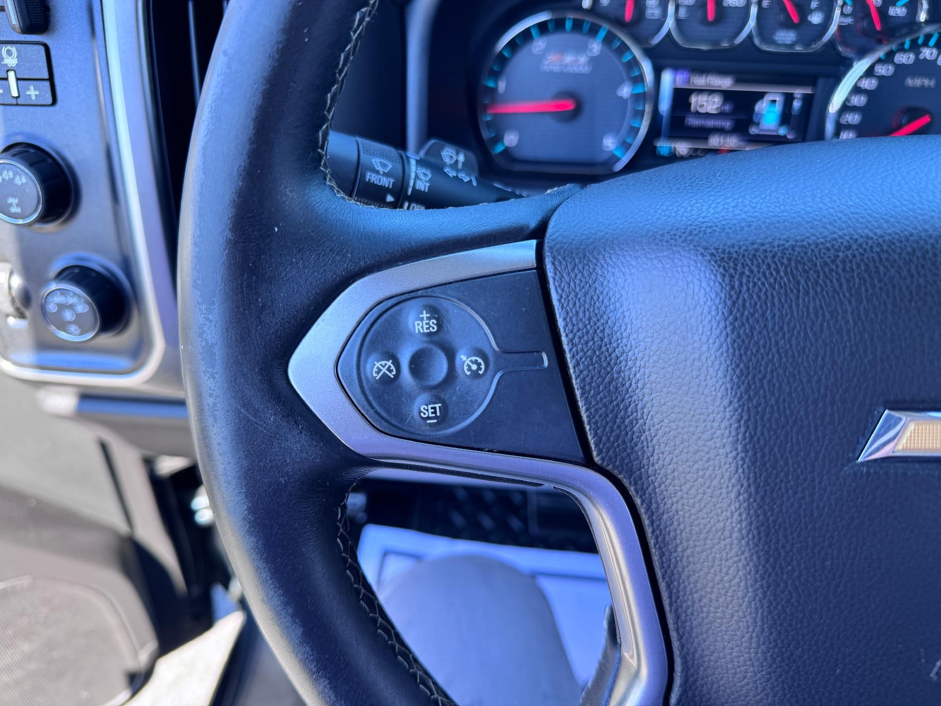 2017 Chevrolet Silverado 2500 HD LT / DOUBLE CAB / DMAX DIESEL / Z71 OFF ROAD / STANDARD BOX / 1 OWNER / LOCAL TRADE