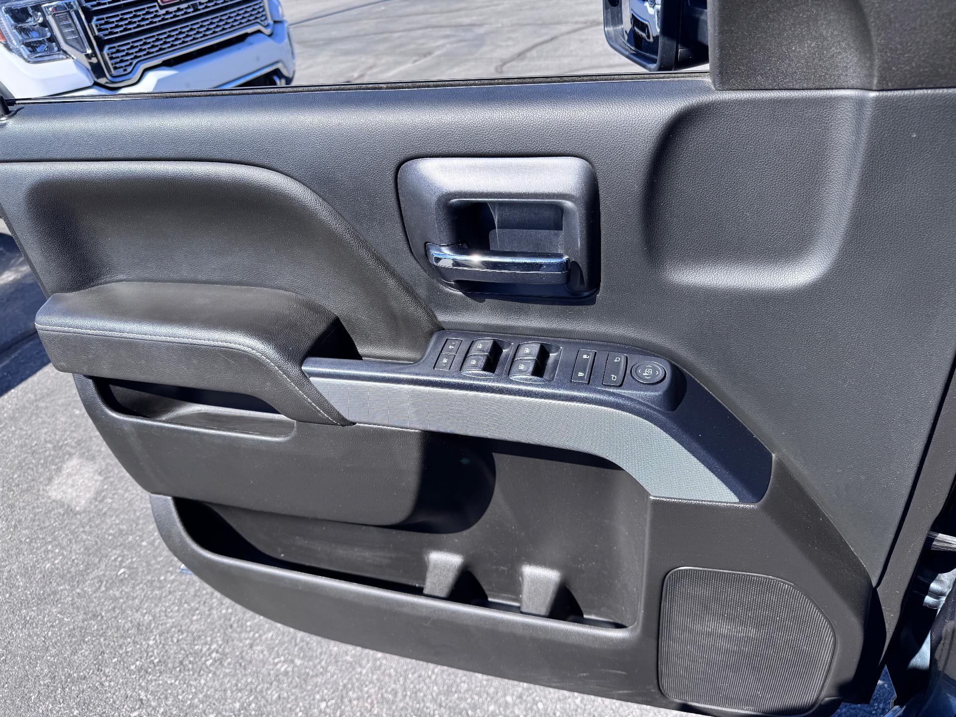 2017 Chevrolet Silverado 2500 HD LT / DOUBLE CAB / DMAX DIESEL / Z71 OFF ROAD / STANDARD BOX / 1 OWNER / LOCAL TRADE