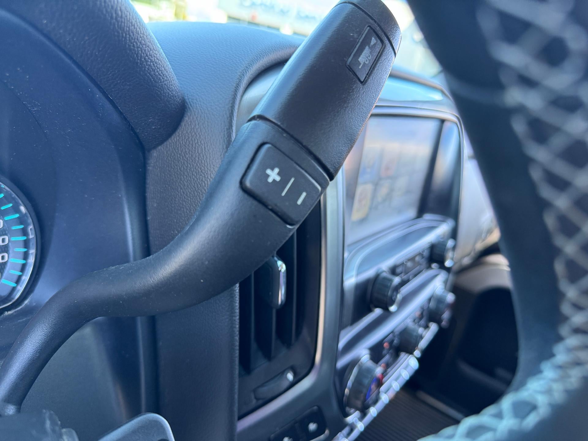 2017 Chevrolet Silverado 2500 HD LT / DOUBLE CAB / DMAX DIESEL / Z71 OFF ROAD / STANDARD BOX / 1 OWNER / LOCAL TRADE