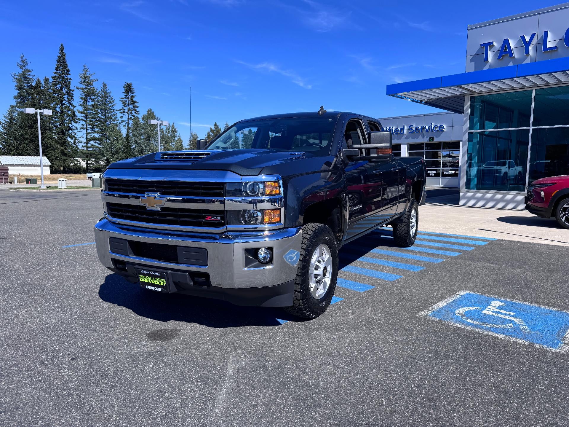 2017 Chevrolet Silverado 2500 HD LT / DOUBLE CAB / DMAX DIESEL / Z71 OFF ROAD / STANDARD BOX / 1 OWNER / LOCAL TRADE