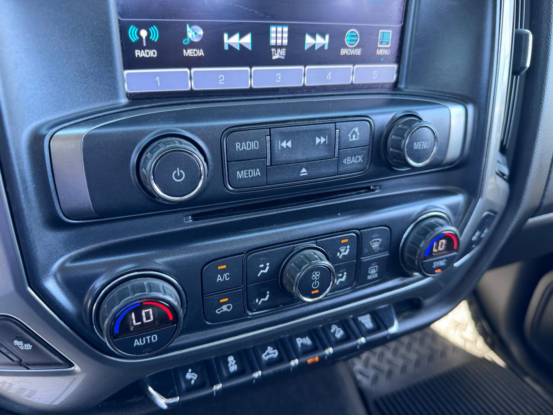 2017 Chevrolet Silverado 2500 HD LT / DOUBLE CAB / DMAX DIESEL / Z71 OFF ROAD / STANDARD BOX / 1 OWNER / LOCAL TRADE