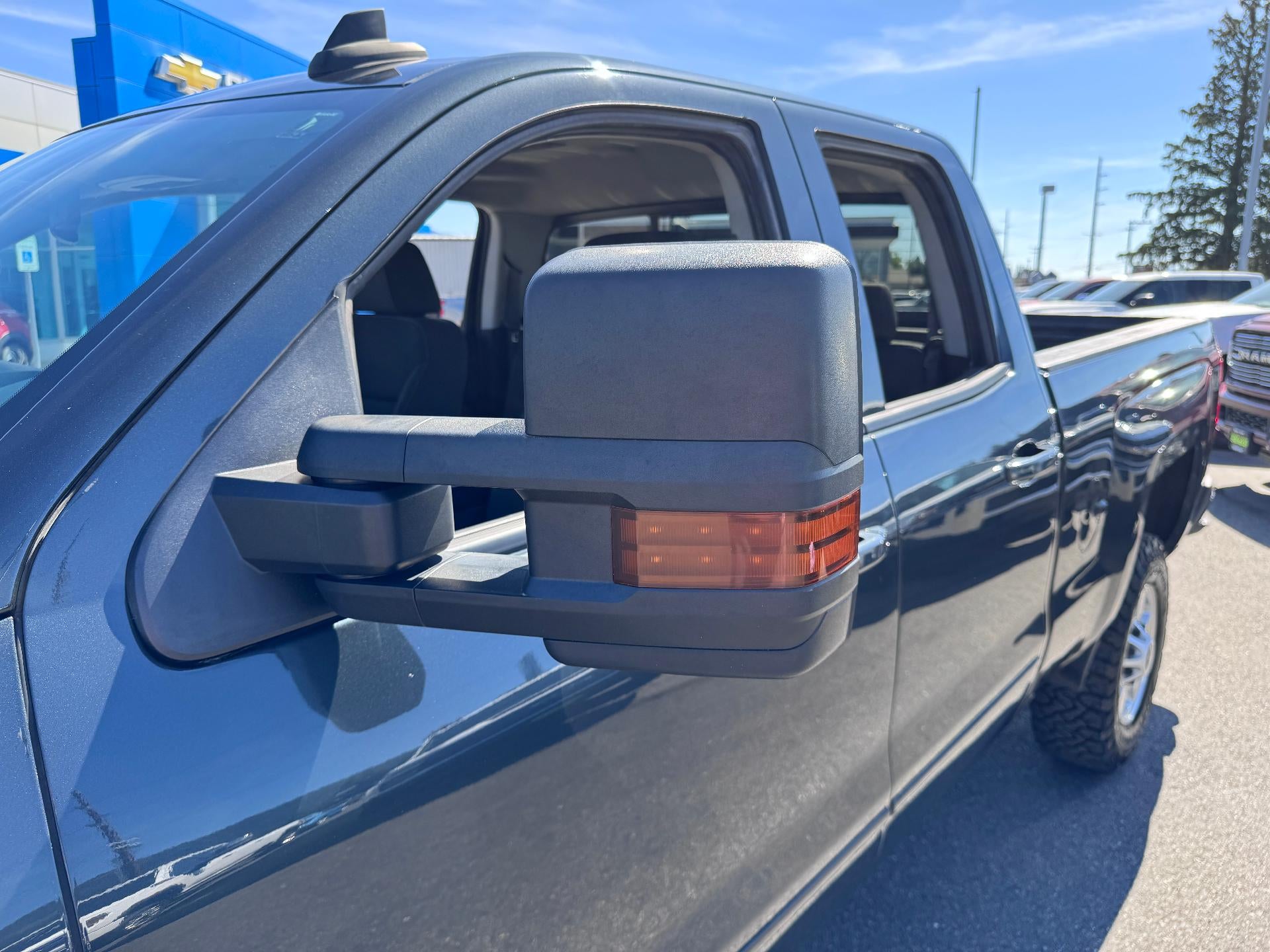 2017 Chevrolet Silverado 2500 HD LT / DOUBLE CAB / DMAX DIESEL / Z71 OFF ROAD / STANDARD BOX / 1 OWNER / LOCAL TRADE
