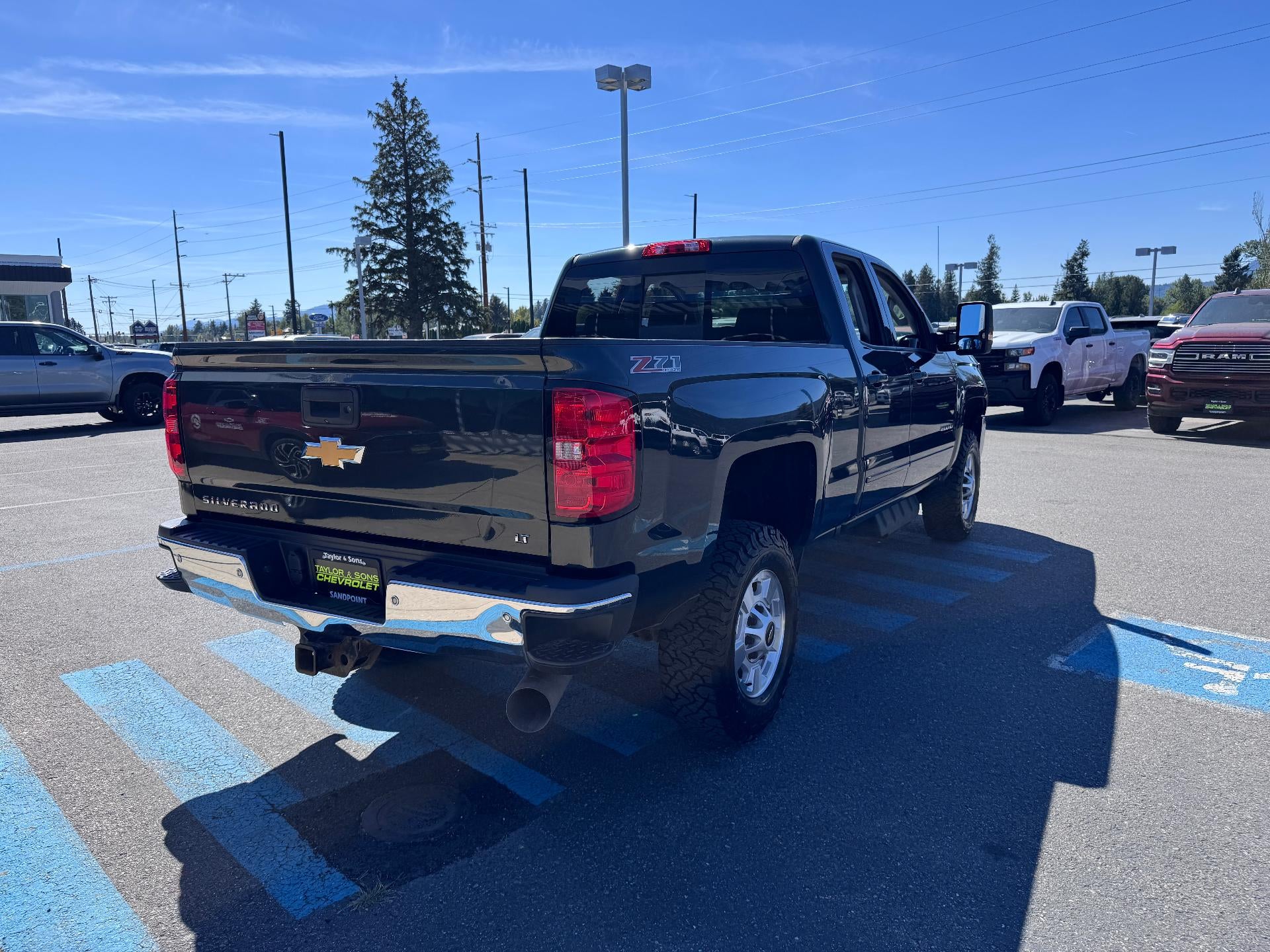 2017 Chevrolet Silverado 2500 HD LT / DOUBLE CAB / DMAX DIESEL / Z71 OFF ROAD / STANDARD BOX / 1 OWNER / LOCAL TRADE