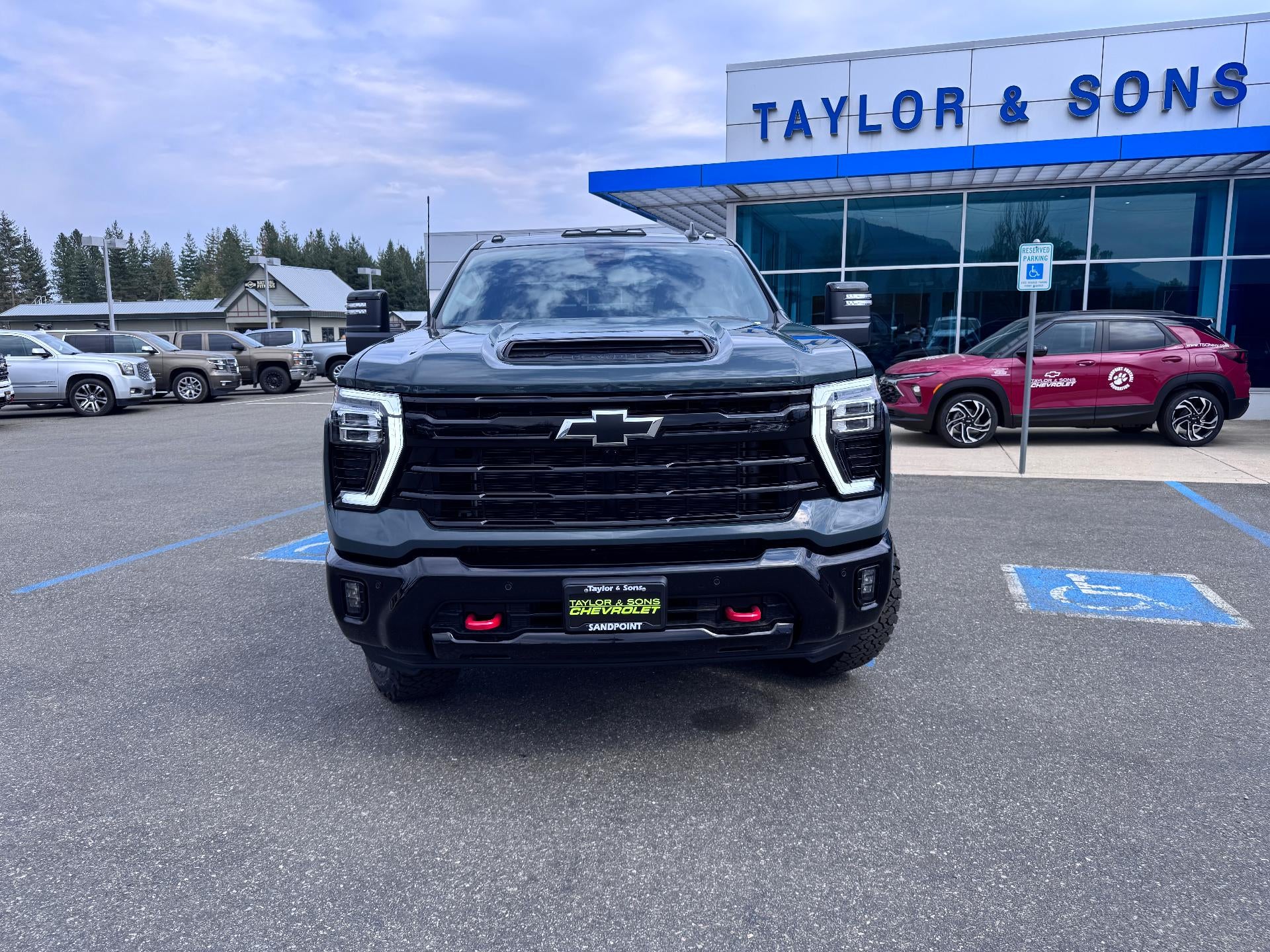 2026 Chevrolet Silverado 2500 HD LT / TRAIL BOSS / CREW / 6.6 LITER GAS V8 / LEATHER / ADAPTIVE CRUISE / STANDARD BOX