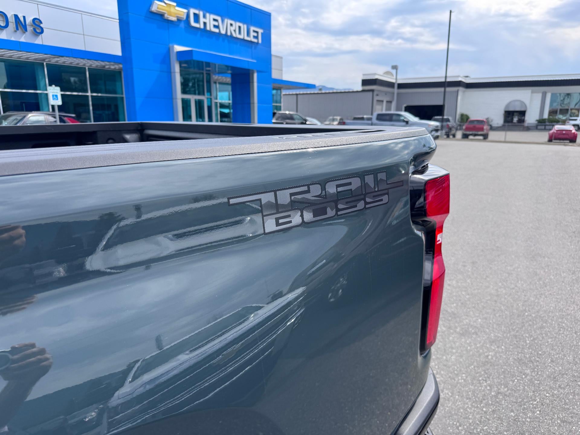 2026 Chevrolet Silverado 2500 HD LT / TRAIL BOSS / CREW / 6.6 LITER GAS V8 / LEATHER / ADAPTIVE CRUISE / STANDARD BOX