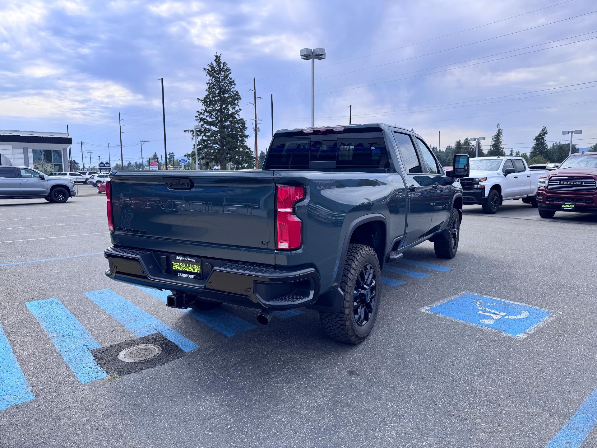 2026 Chevrolet Silverado 2500 HD LT / TRAIL BOSS / CREW / 6.6 LITER GAS V8 / LEATHER / ADAPTIVE CRUISE / STANDARD BOX