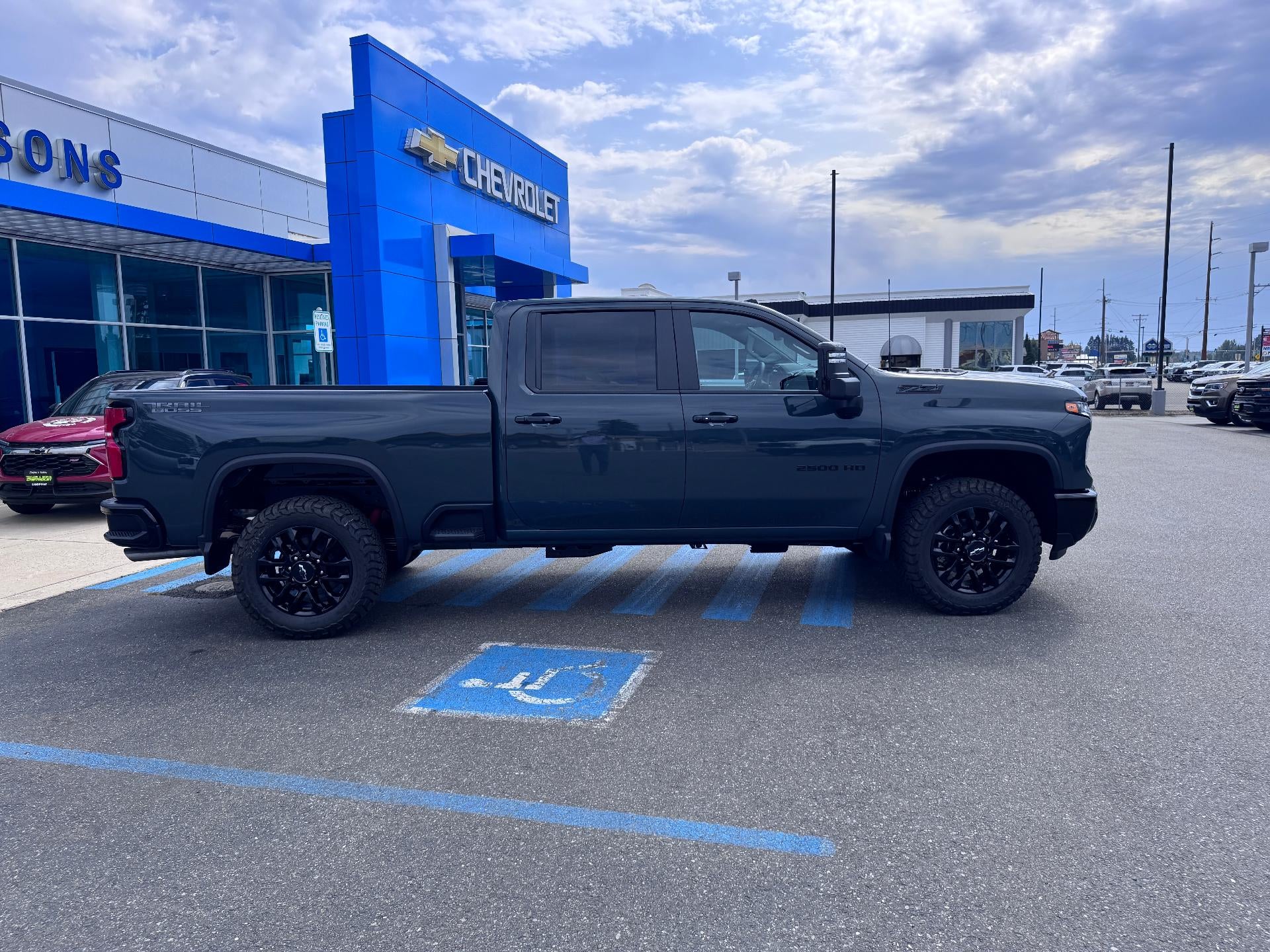 2026 Chevrolet Silverado 2500 HD LT / TRAIL BOSS / CREW / 6.6 LITER GAS V8 / LEATHER / ADAPTIVE CRUISE / STANDARD BOX