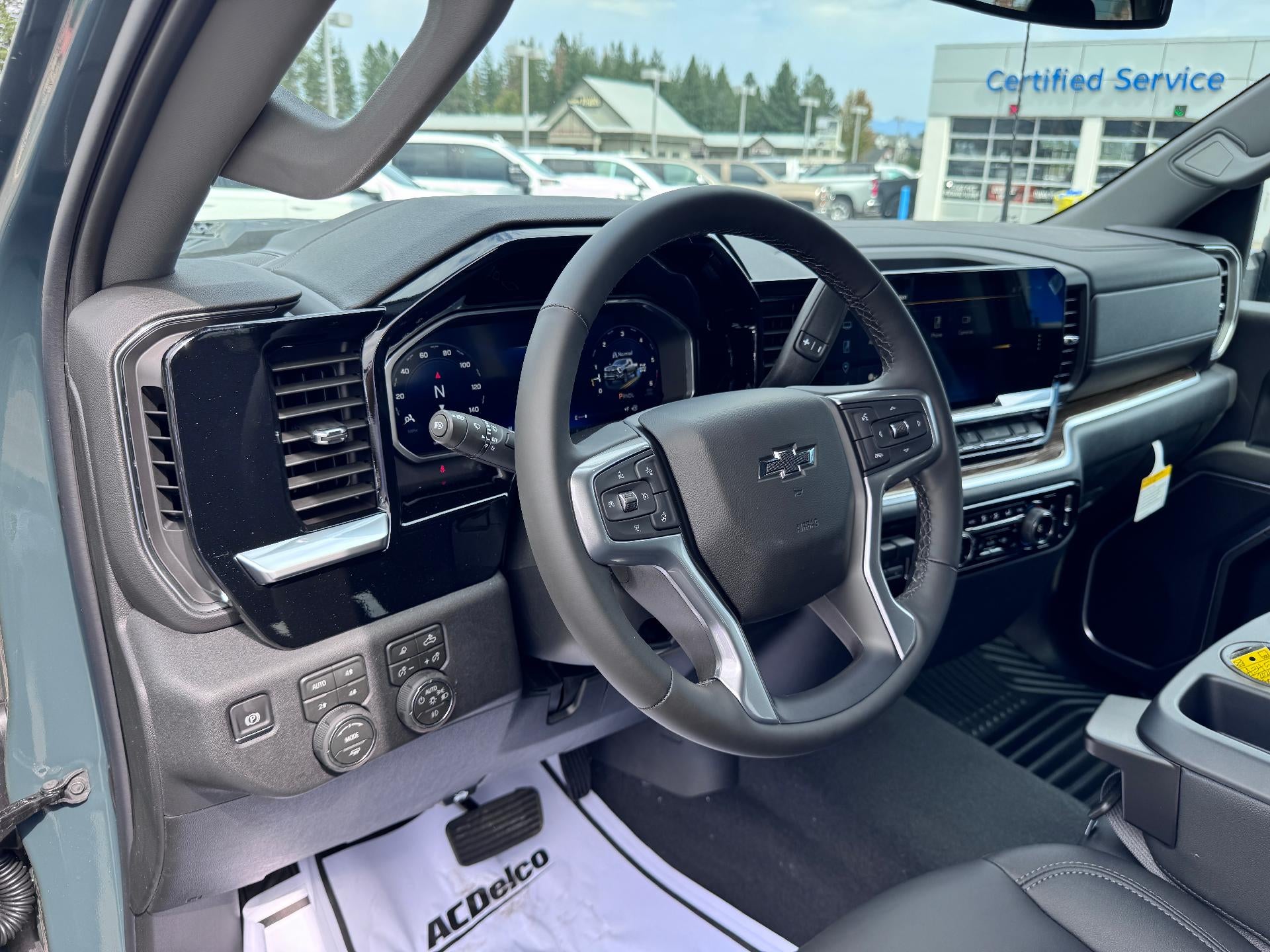 2026 Chevrolet Silverado 2500 HD LT / TRAIL BOSS / CREW / 6.6 LITER GAS V8 / LEATHER / ADAPTIVE CRUISE / STANDARD BOX