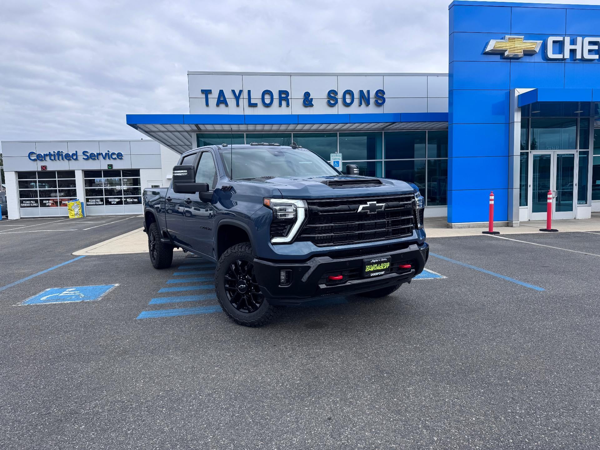 2026 Chevrolet Silverado 2500 HD LT / TRAIL BOSS / CREW / 6.6 LITER GAS V8 / LEATHER / ADAPTIVE CRUISE / STANDARD BOX