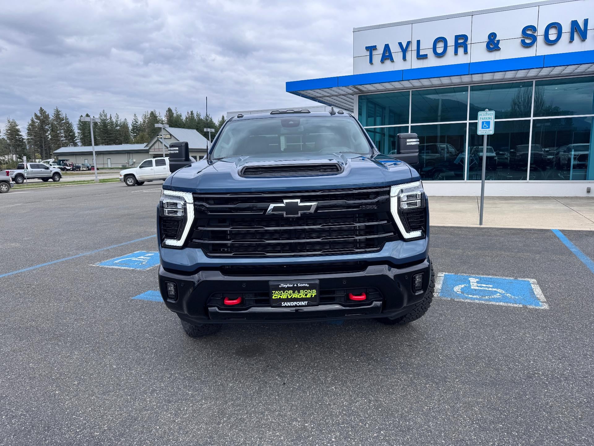 2026 Chevrolet Silverado 2500 HD LT / TRAIL BOSS / CREW / 6.6 LITER GAS V8 / LEATHER / ADAPTIVE CRUISE / STANDARD BOX