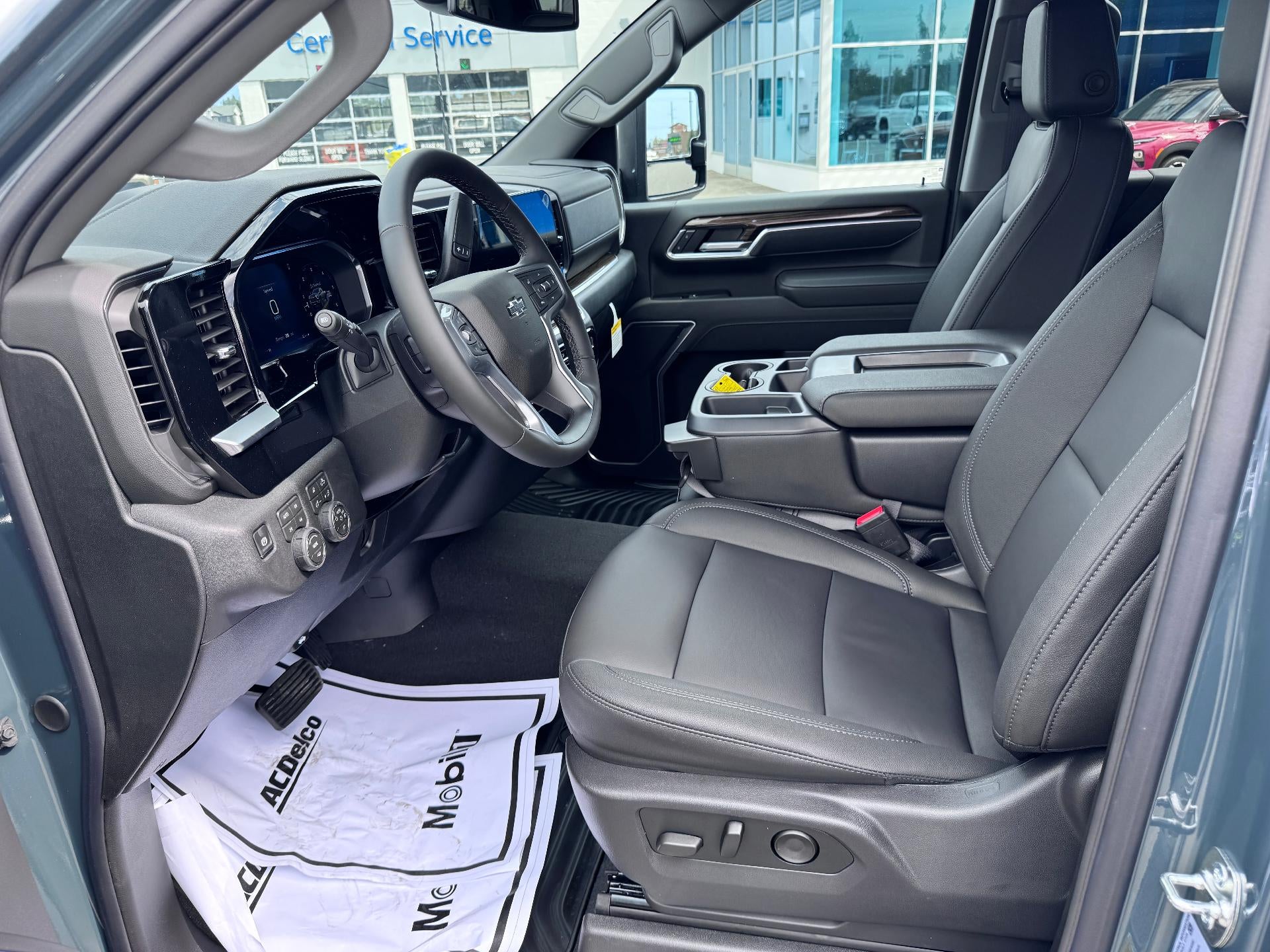 2026 Chevrolet Silverado 2500 HD LT / TRAIL BOSS / CREW / 6.6 LITER GAS V8 / LEATHER / ADAPTIVE CRUISE / STANDARD BOX