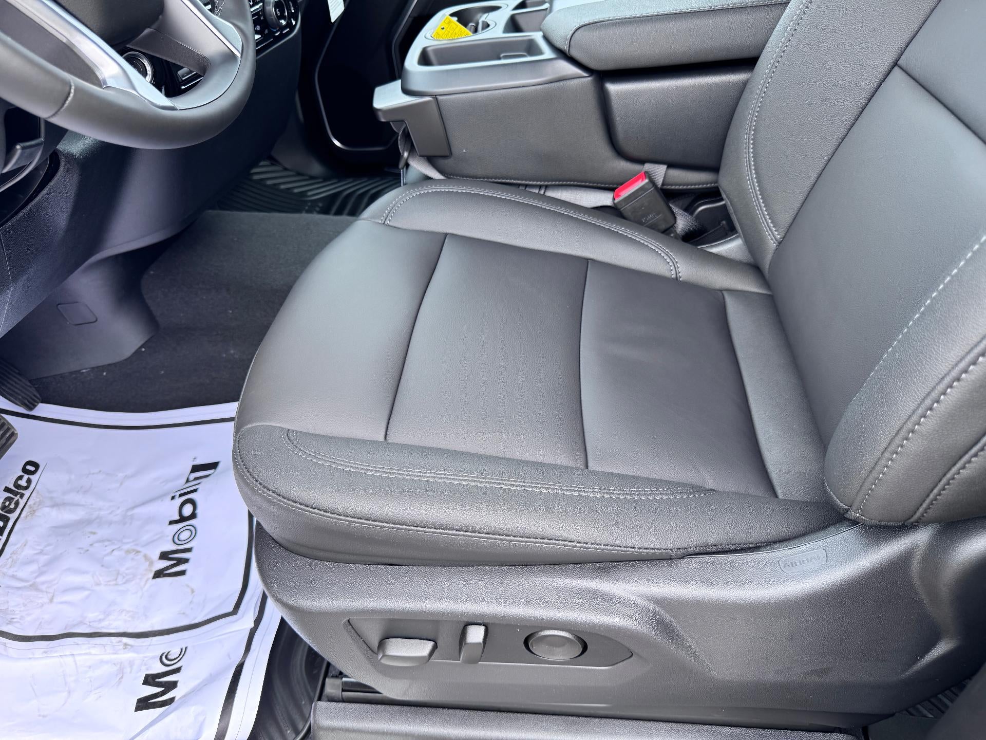 2026 Chevrolet Silverado 2500 HD LT / TRAIL BOSS / CREW / 6.6 LITER GAS V8 / LEATHER / ADAPTIVE CRUISE / STANDARD BOX