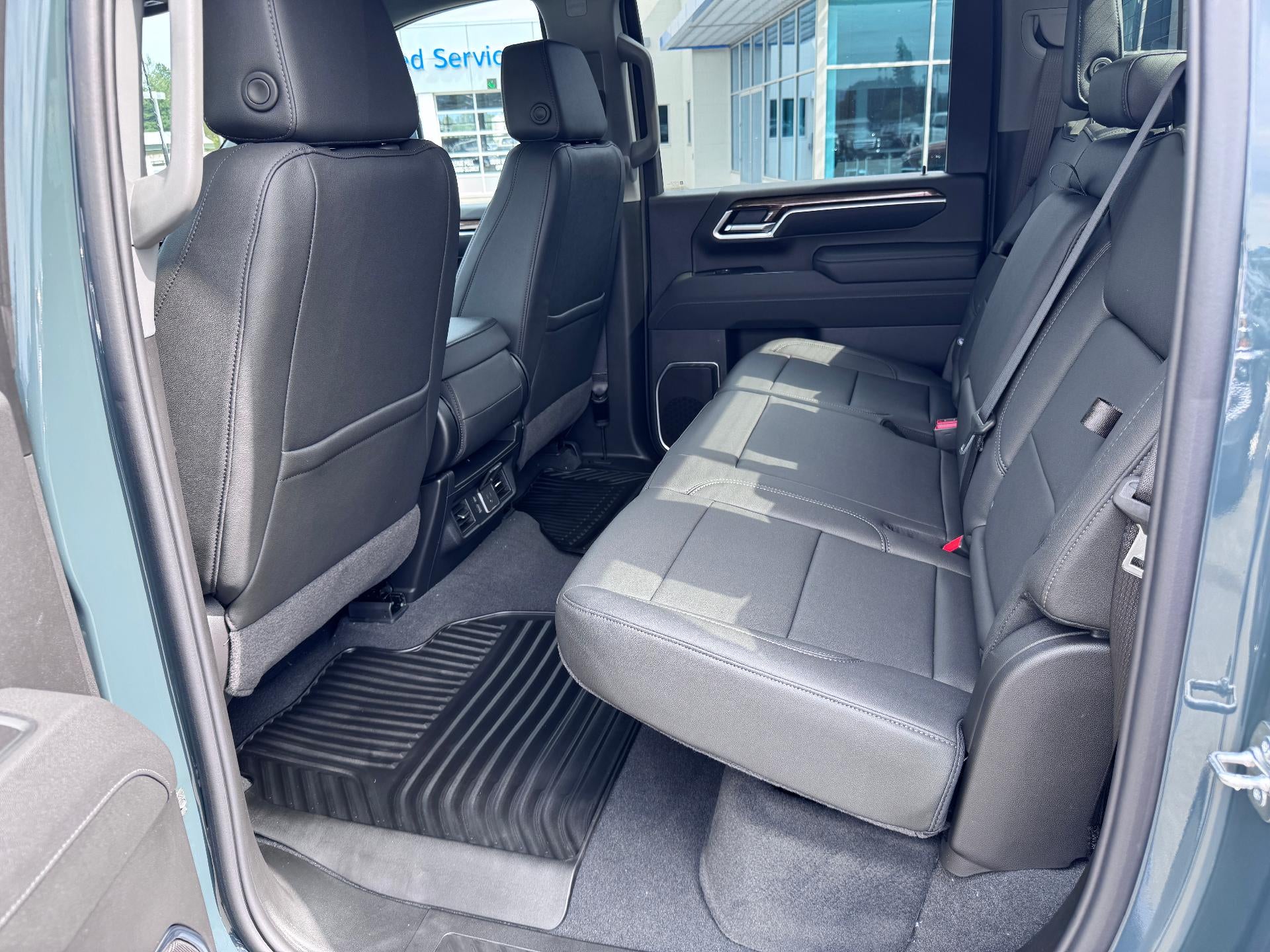 2026 Chevrolet Silverado 2500 HD LT / TRAIL BOSS / CREW / 6.6 LITER GAS V8 / LEATHER / ADAPTIVE CRUISE / STANDARD BOX
