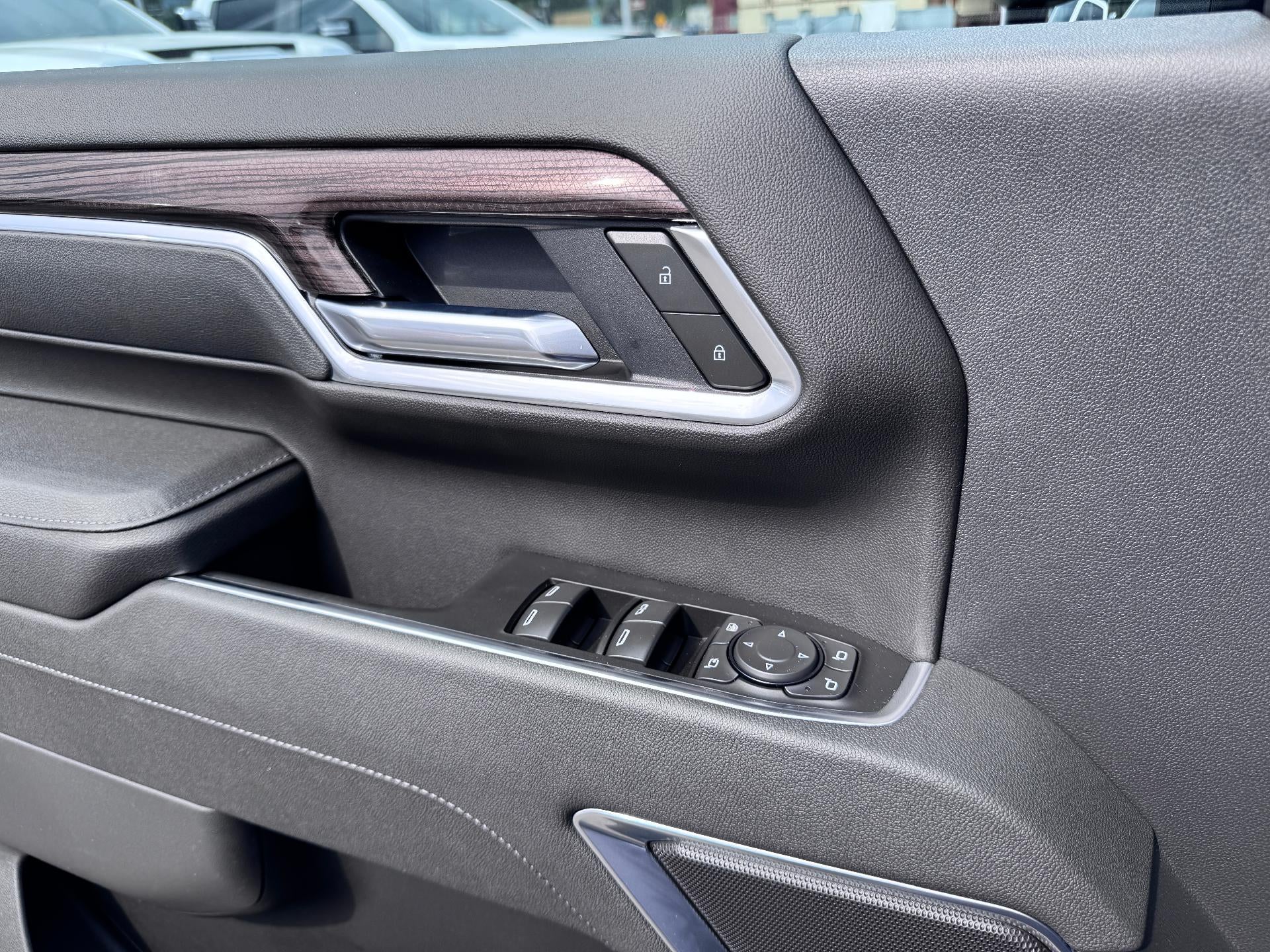 2026 Chevrolet Silverado 2500 HD LT / TRAIL BOSS / CREW / 6.6 LITER GAS V8 / LEATHER / ADAPTIVE CRUISE / STANDARD BOX