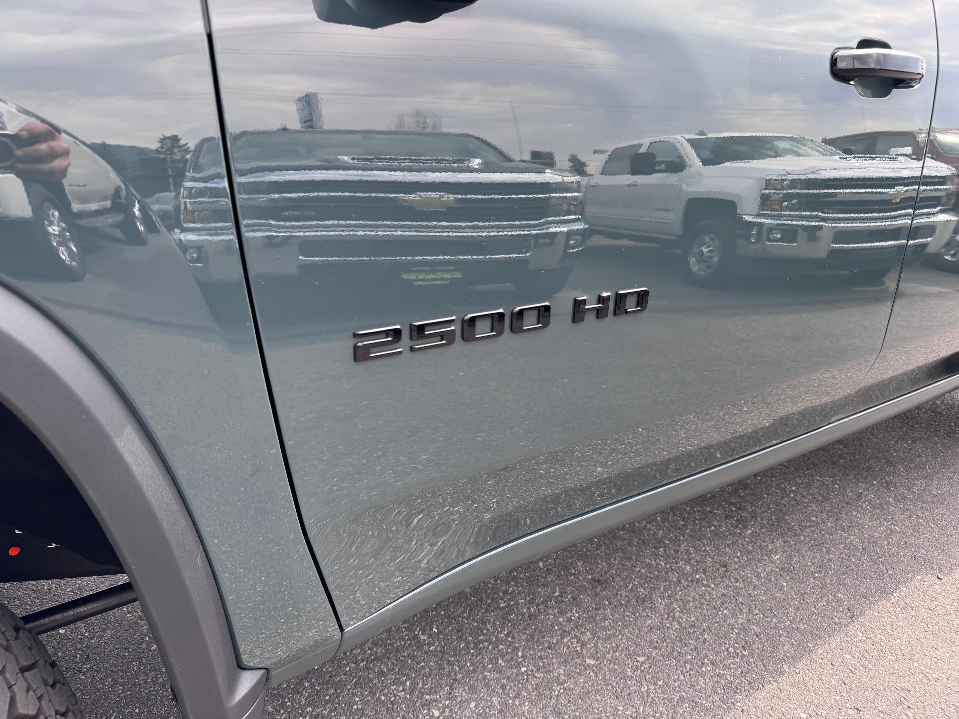 2026 Chevrolet Silverado 2500 HD LT / TRAIL BOSS / CREW / 6.6 LITER GAS V8 / LEATHER / ADAPTIVE CRUISE / STANDARD BOX
