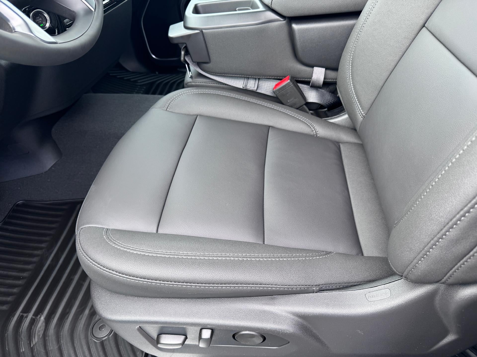 2026 Chevrolet Silverado 2500 HD LT / TRAIL BOSS / CREW / 6.6 LITER GAS V8 / LEATHER / ADAPTIVE CRUISE / STANDARD BOX
