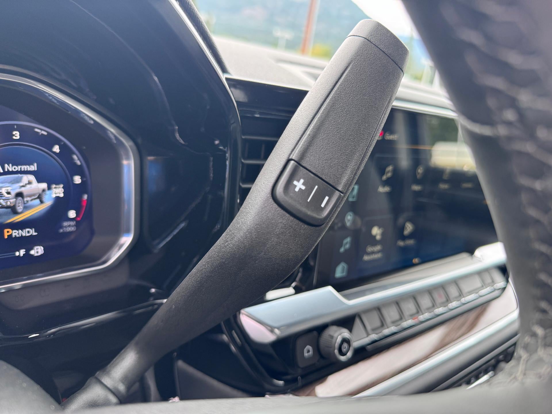2026 Chevrolet Silverado 2500 HD LT / TRAIL BOSS / CREW / 6.6 LITER GAS V8 / LEATHER / ADAPTIVE CRUISE / STANDARD BOX