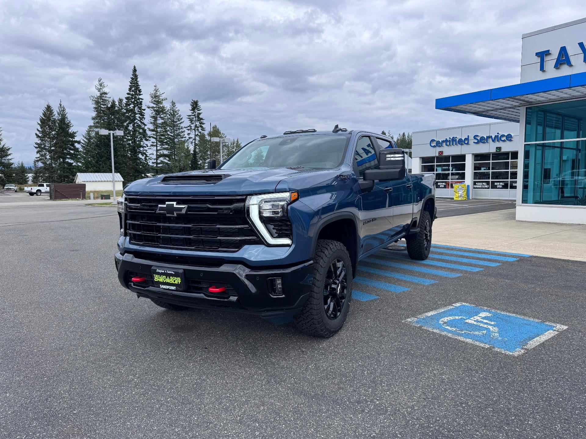 2026 Chevrolet Silverado 2500 HD LT / TRAIL BOSS / CREW / 6.6 LITER GAS V8 / LEATHER / ADAPTIVE CRUISE / STANDARD BOX