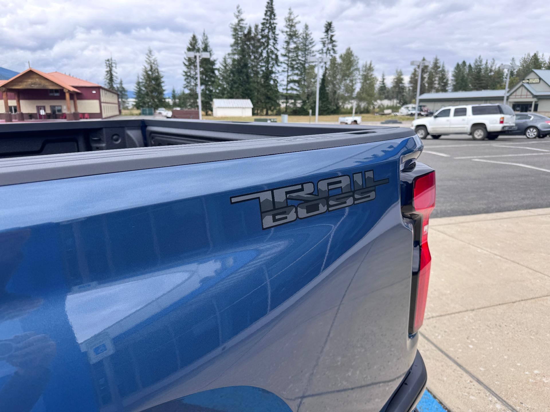 2026 Chevrolet Silverado 2500 HD LT / TRAIL BOSS / CREW / 6.6 LITER GAS V8 / LEATHER / ADAPTIVE CRUISE / STANDARD BOX