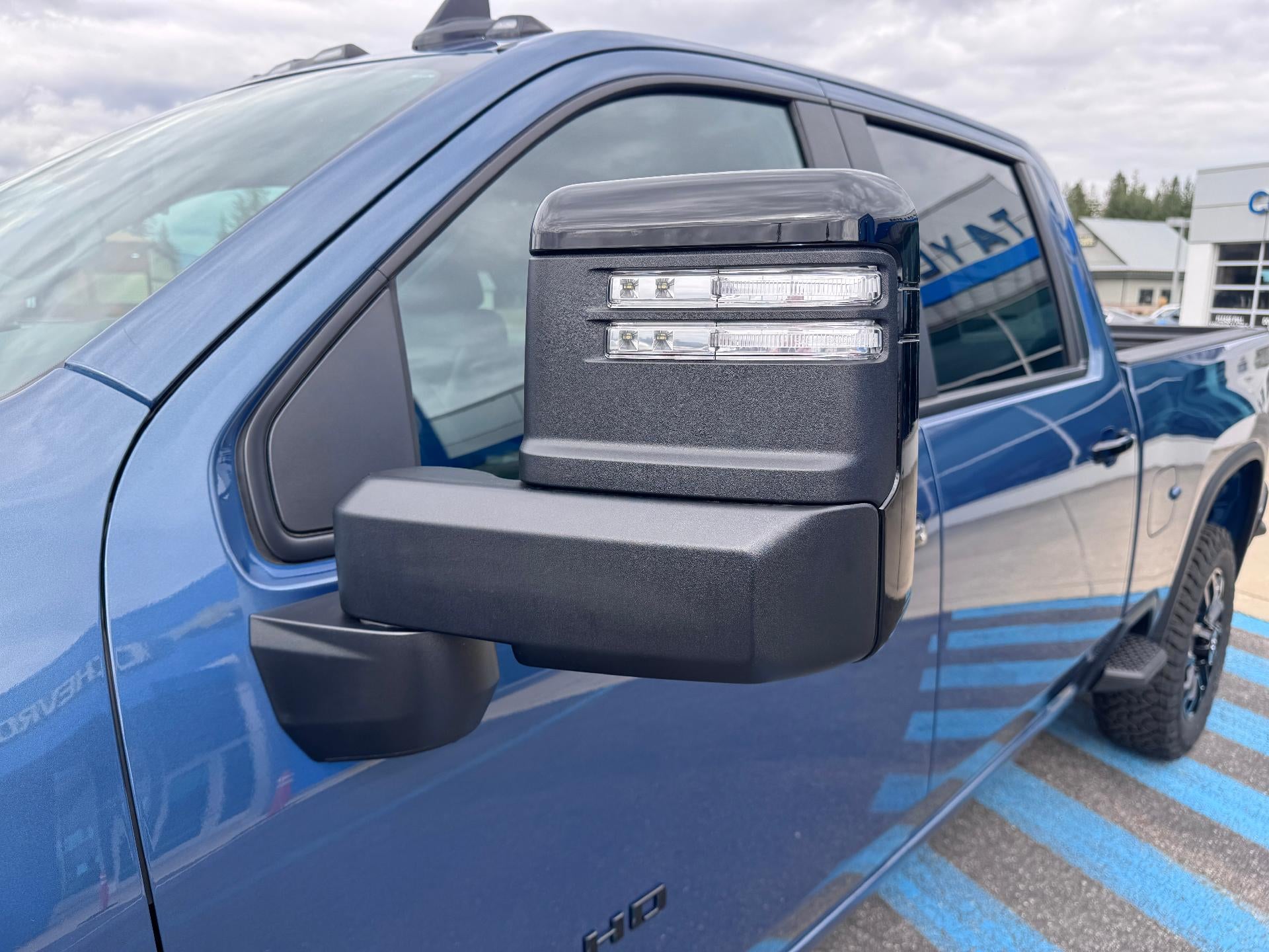 2026 Chevrolet Silverado 2500 HD LT / TRAIL BOSS / CREW / 6.6 LITER GAS V8 / LEATHER / ADAPTIVE CRUISE / STANDARD BOX