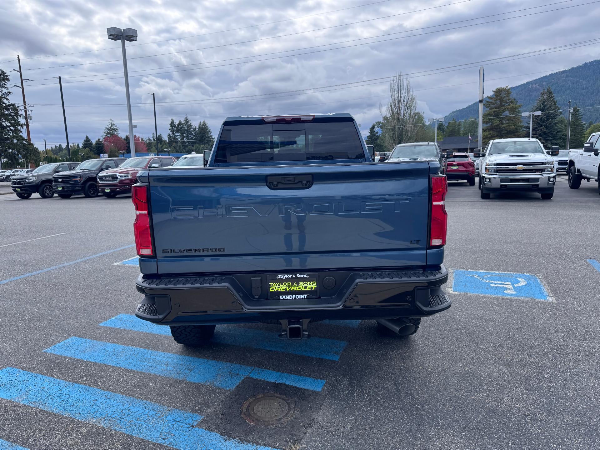 2026 Chevrolet Silverado 2500 HD LT / TRAIL BOSS / CREW / 6.6 LITER GAS V8 / LEATHER / ADAPTIVE CRUISE / STANDARD BOX