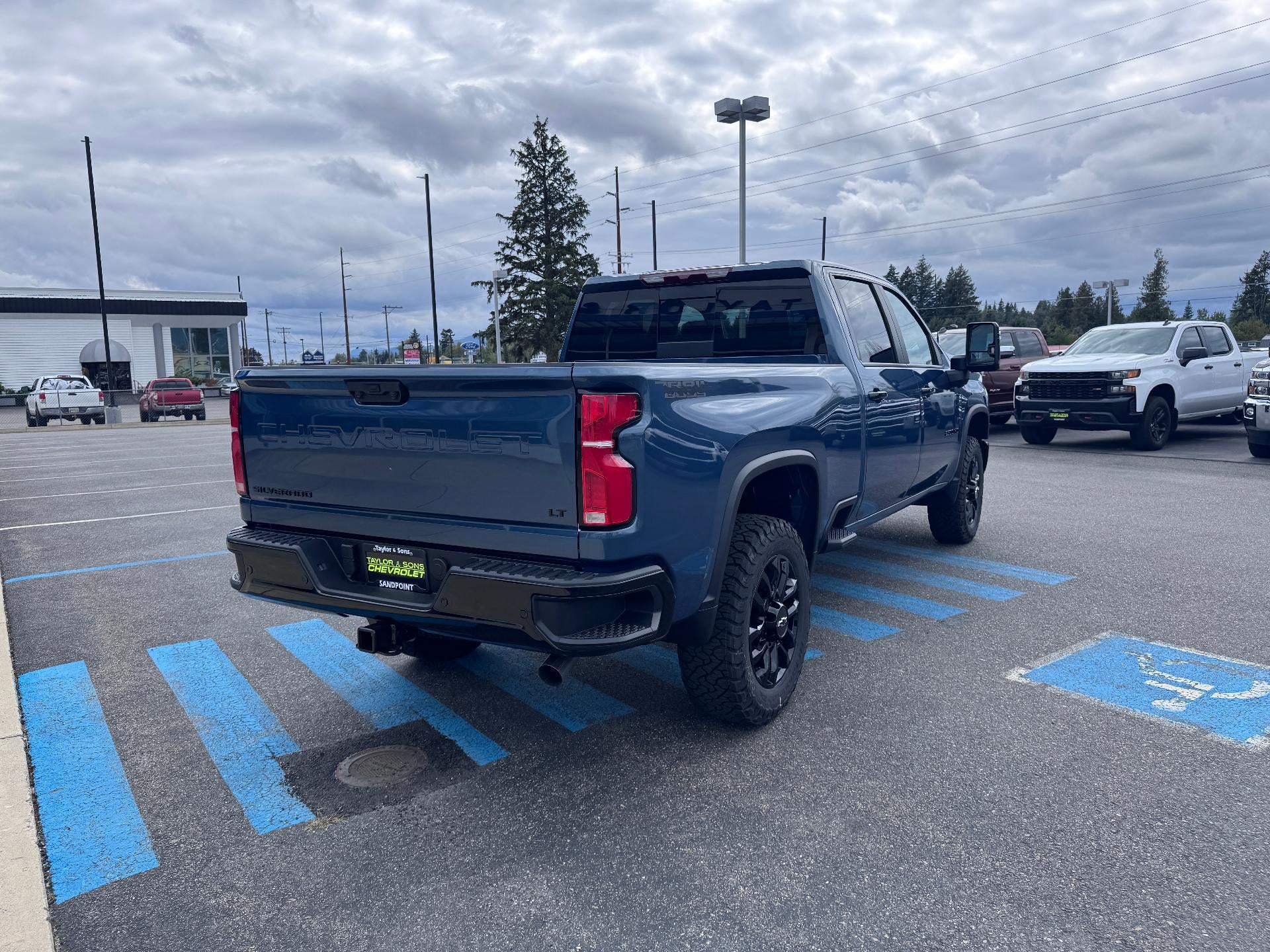 2026 Chevrolet Silverado 2500 HD LT / TRAIL BOSS / CREW / 6.6 LITER GAS V8 / LEATHER / ADAPTIVE CRUISE / STANDARD BOX