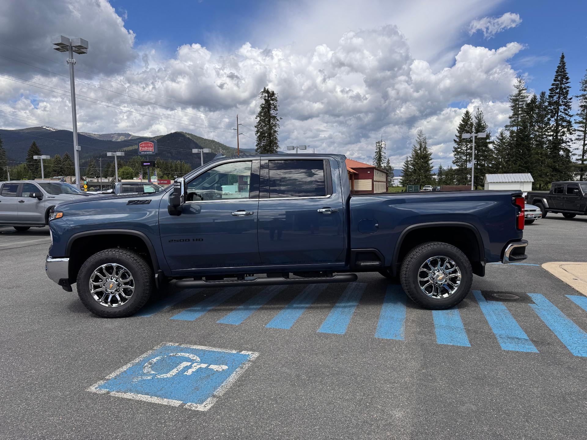 2026 Chevrolet Silverado 2500 HD LTZ / CREW / DMAX DIESEL / Z71 OFF ROAD / SUNROOF / STANDARD BOX