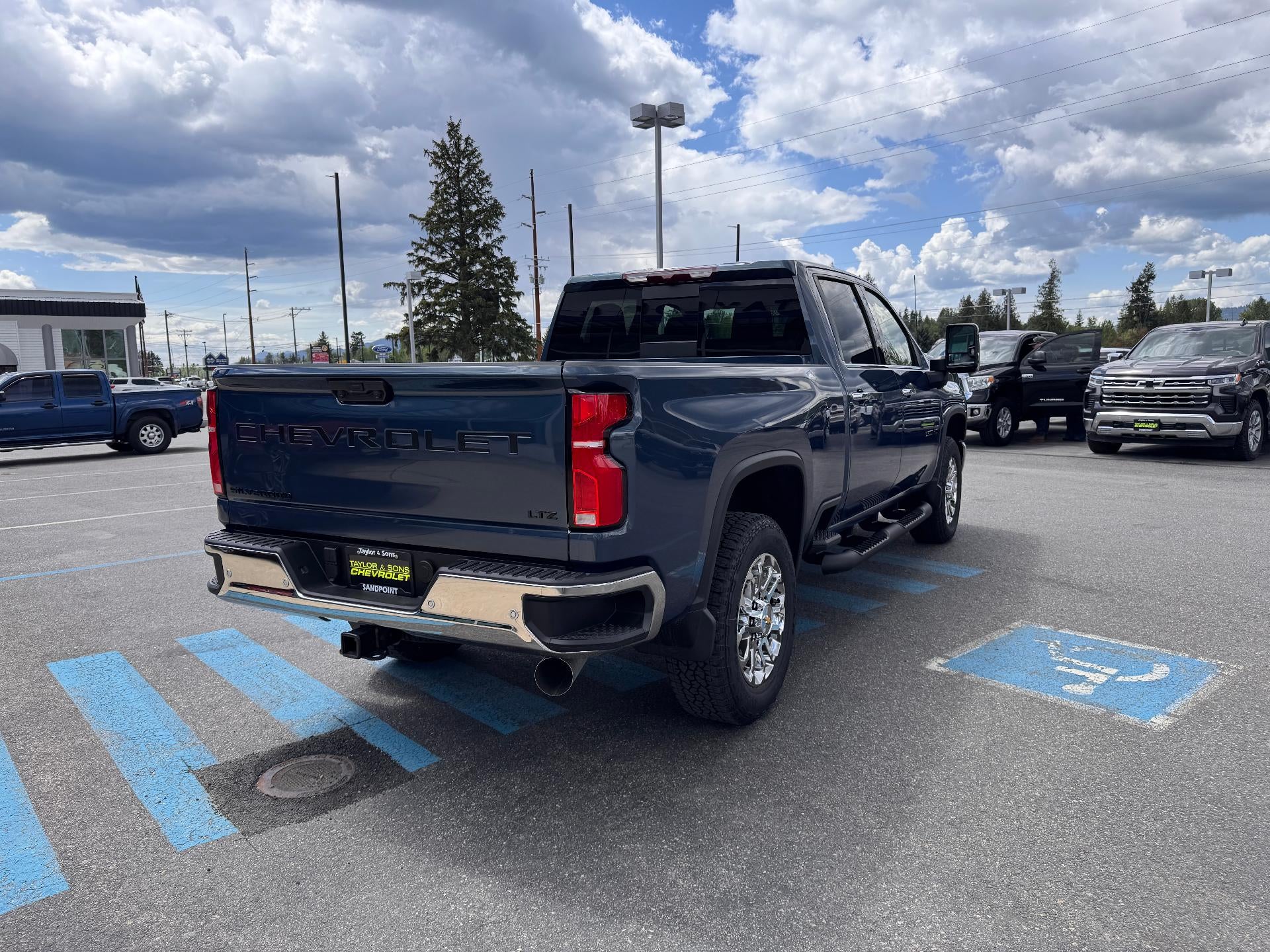 2026 Chevrolet Silverado 2500 HD LTZ / CREW / DMAX DIESEL / Z71 OFF ROAD / SUNROOF / STANDARD BOX