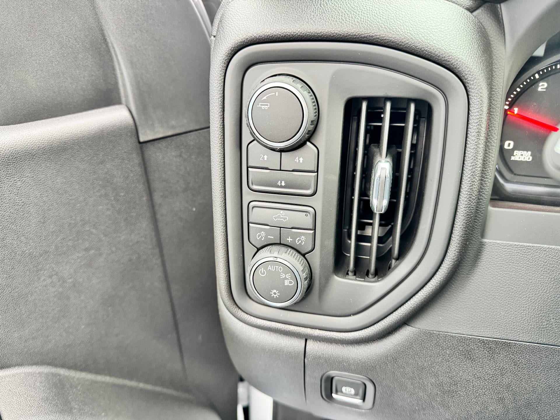 2026 Chevrolet Silverado 3500 HD WORK TRUCK / CREW / DMAX DIESEL / ALASKA PCKG / Z71 OFF ROAD / LONG BOX