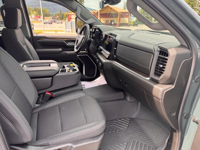2025 Chevrolet Silverado 3500 HD LT / CREW / 6.6 LITER GAS V8 / Z71 OFF ROAD / ADAPTIVE CRUISE / LONG BOX / 1 OWNER / 5K MILES